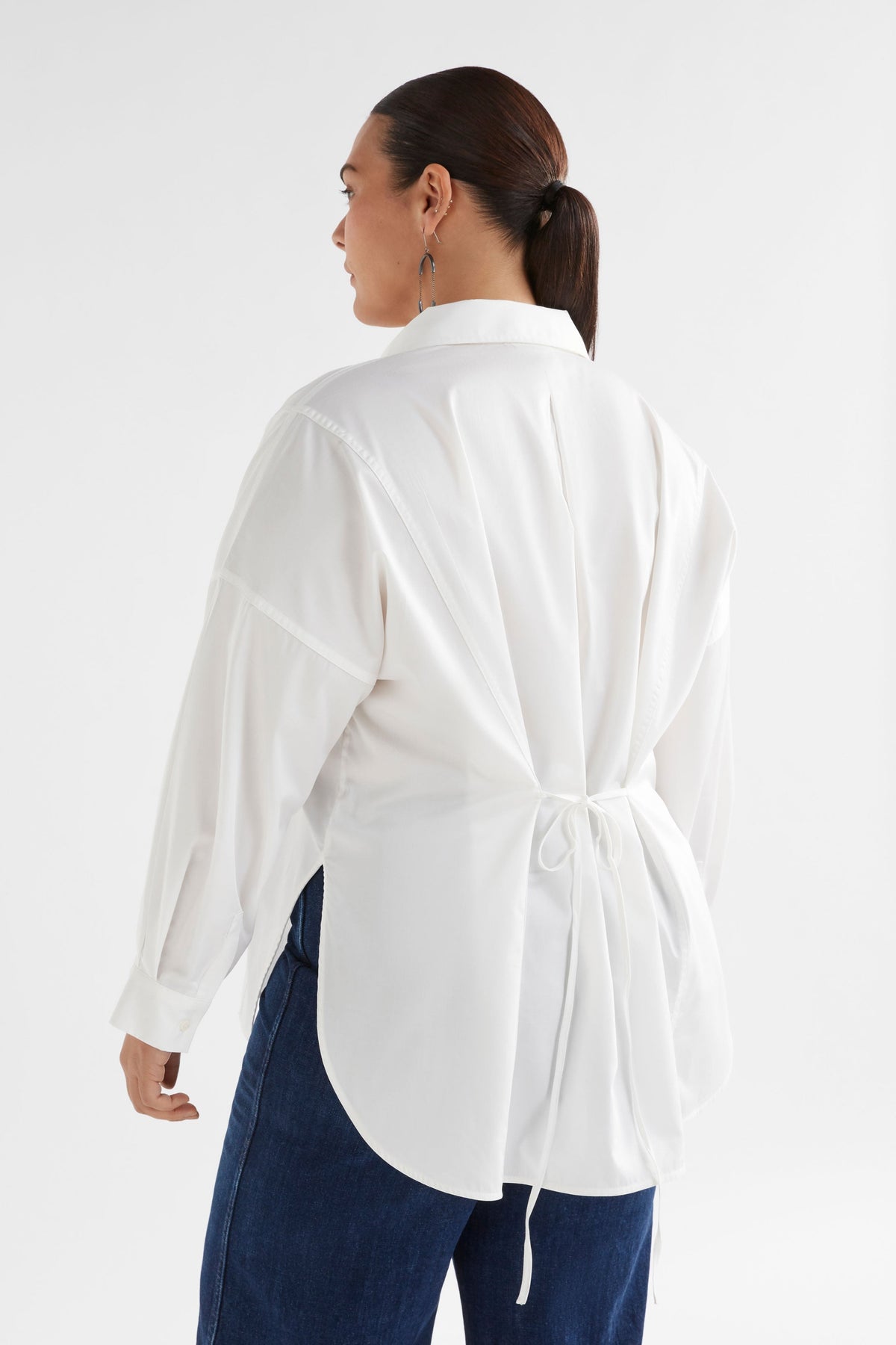 Tiga Organic Cotton Back Pleat and Tie Detail Shirt Model Curve Back Detail | WHITE