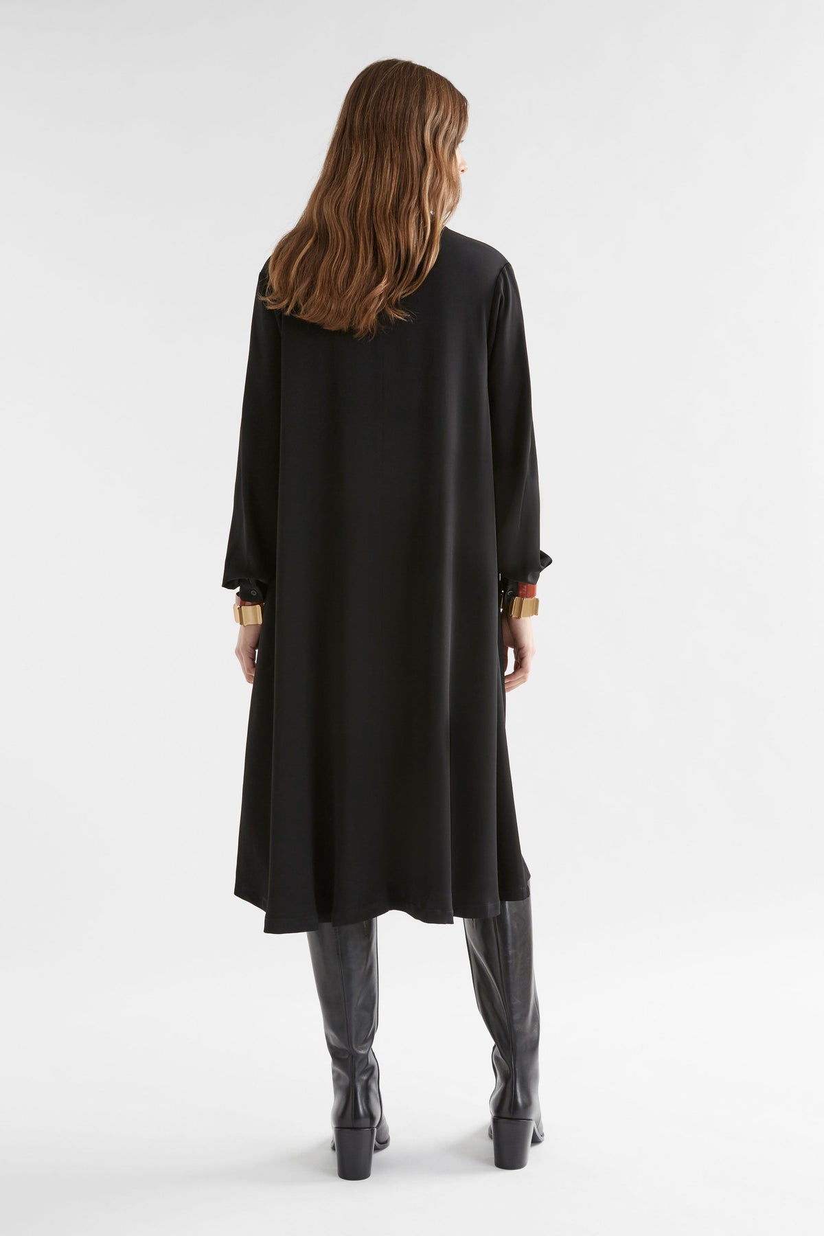 Sjova Waist Tie Shirt Dress Model Back | BLACK