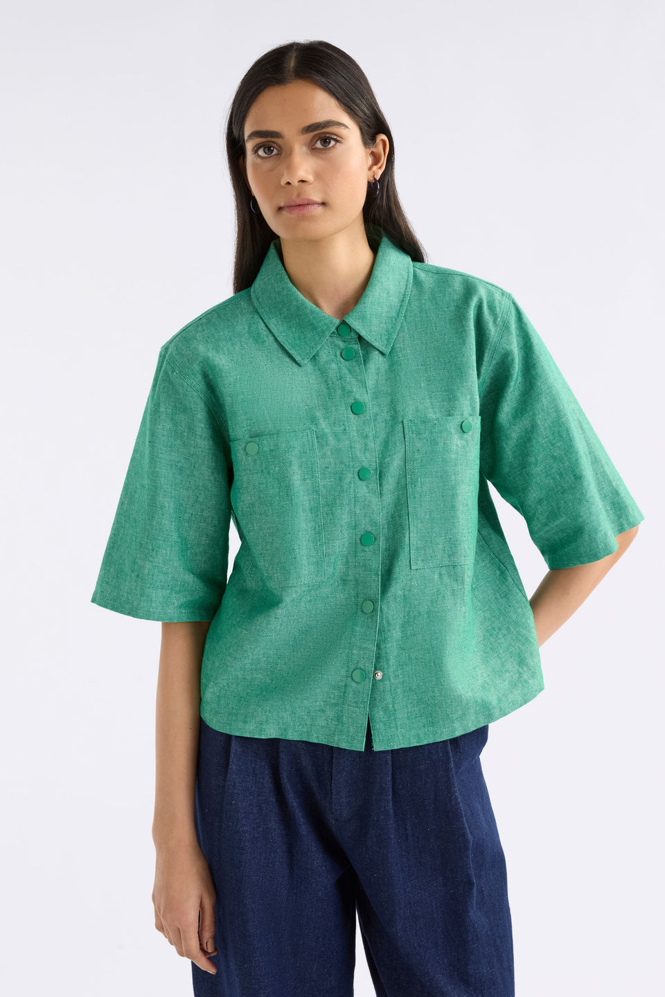 Alpah Short Sleeve Boxy Linen and Organic Cotton Shirt Model Front | GREEN SPECKLE