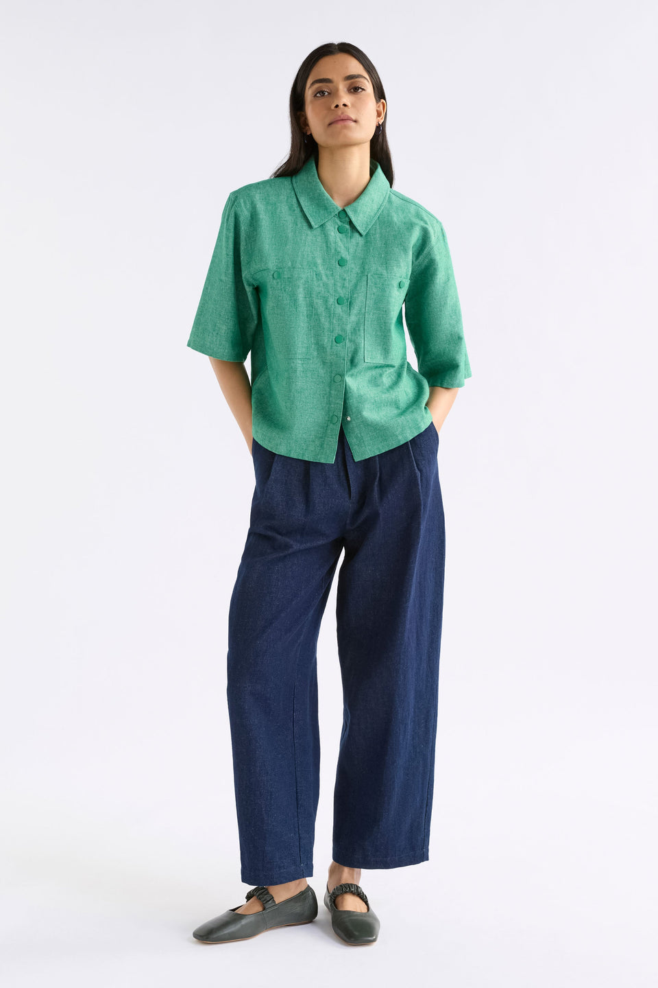 Alpah Short Sleeve Boxy Linen and Organic Cotton Shirt Model Front full body | GREEN SPECKLE