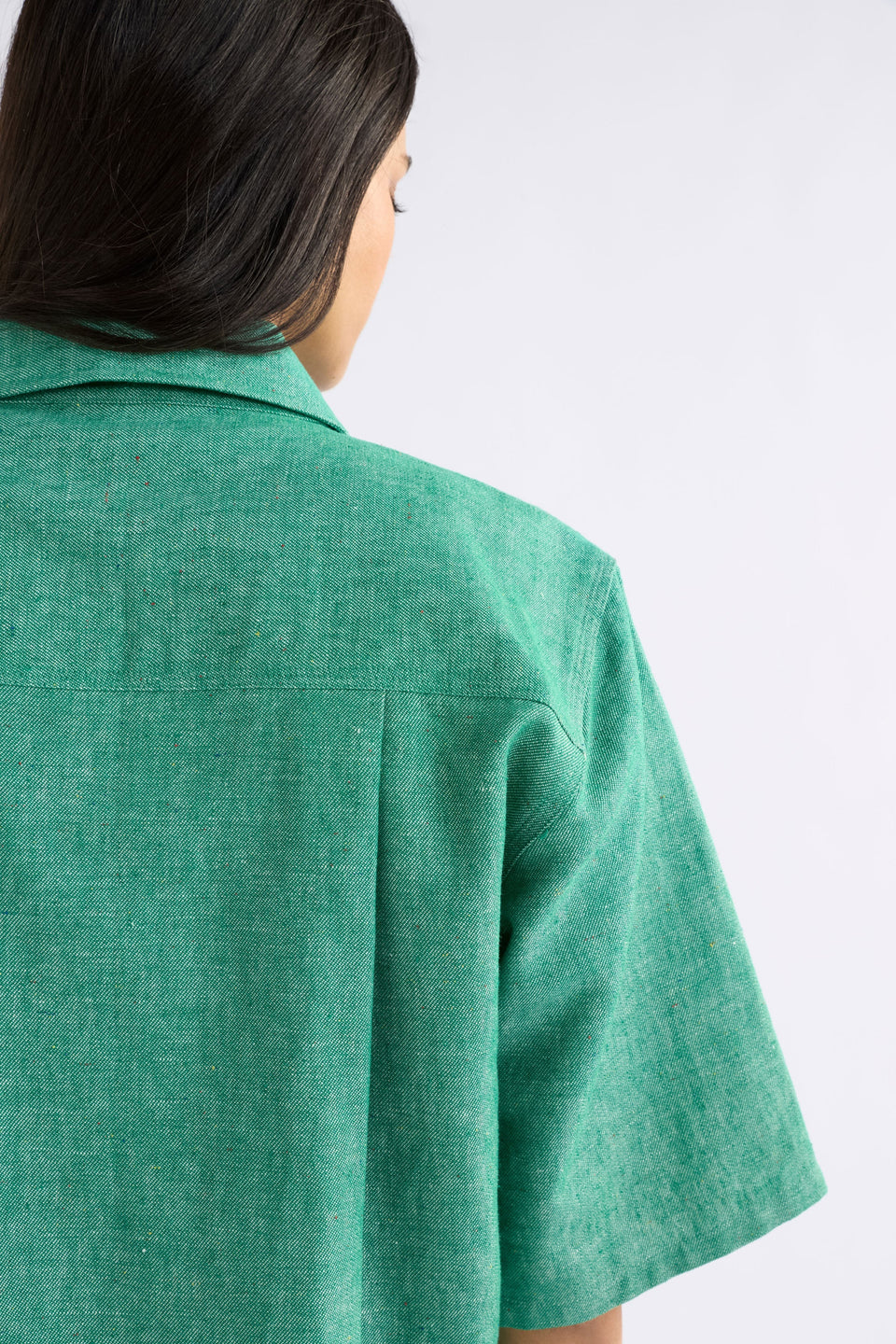 Alpah Short Sleeve Boxy Linen and Organic Cotton Shirt Model Sleeve detail | GREEN SPECKLE