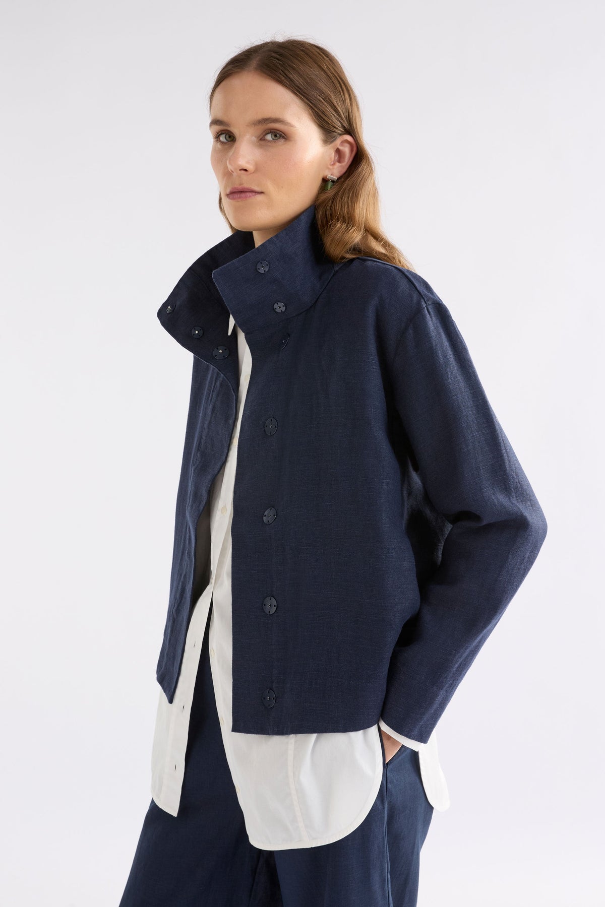 Hofer Funnel Neck Linen Snap Closure Short Jacket Model Side | MOONLIGHT