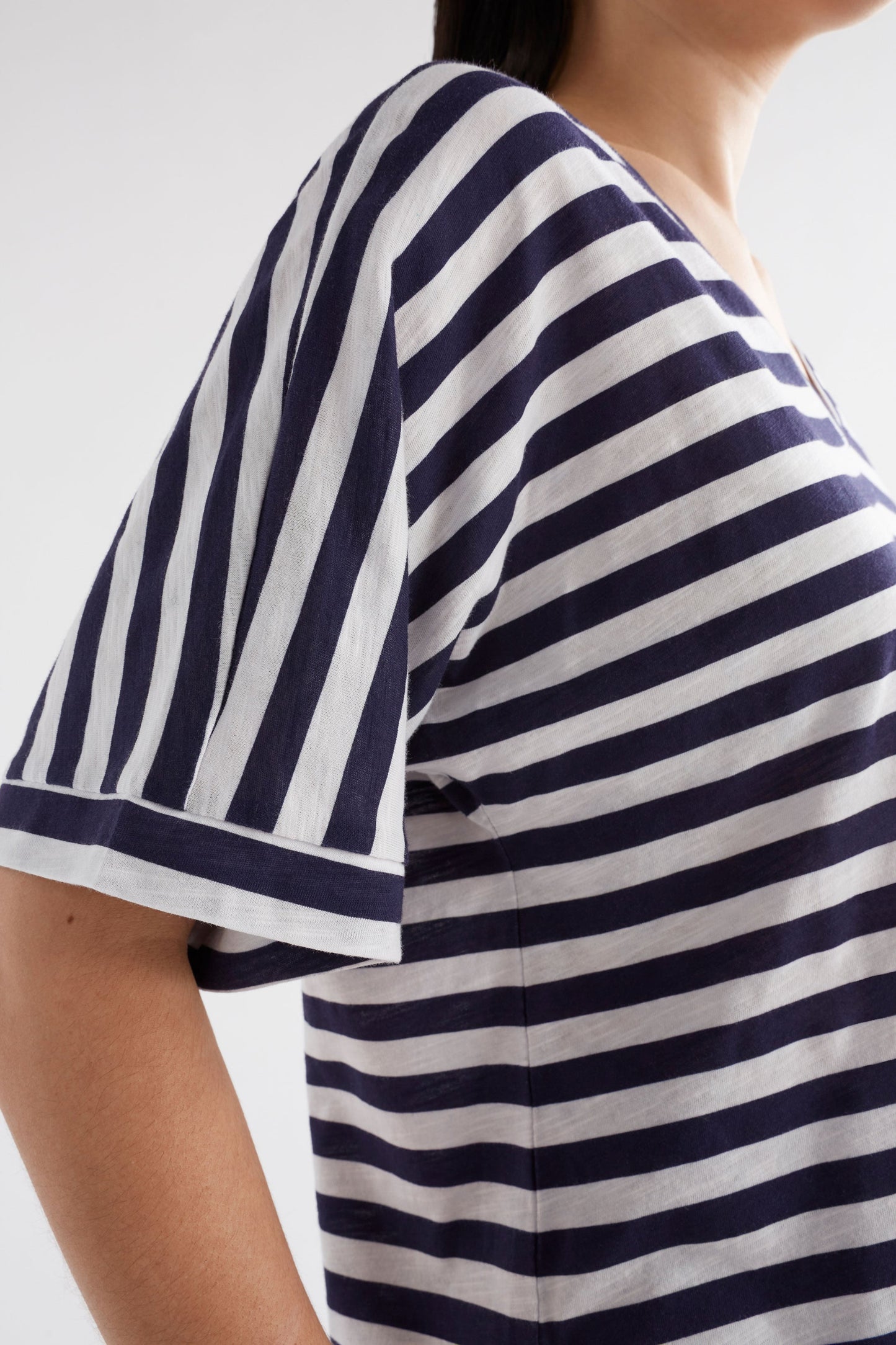 Seter Organic Cotton V-Neck Striped Jersey Tee Model Detail | WHITE NAVY