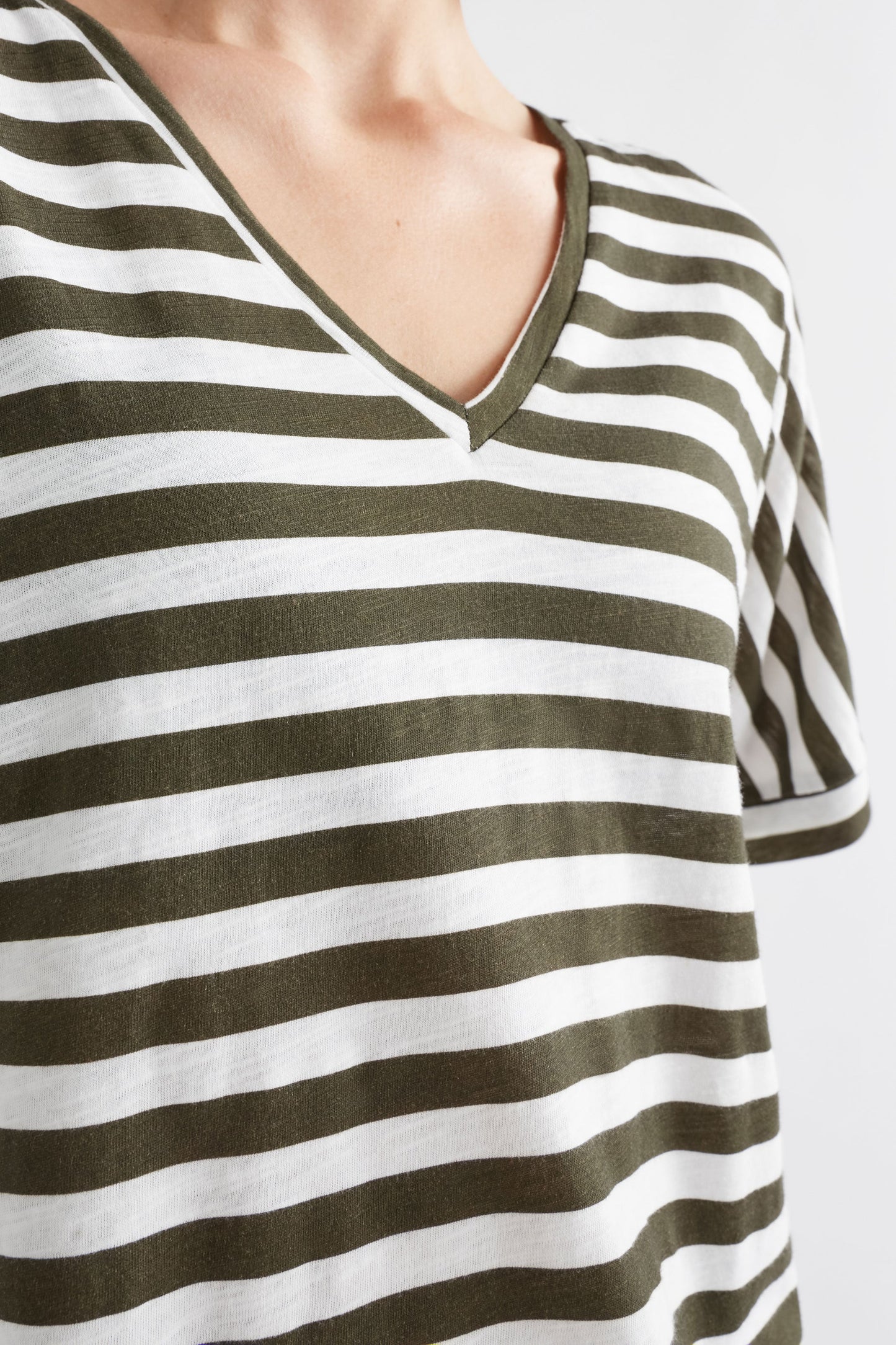 Seter Organic Cotton V-Neck Striped Jersey Tee Model Front Detail | WHITE OLIVE