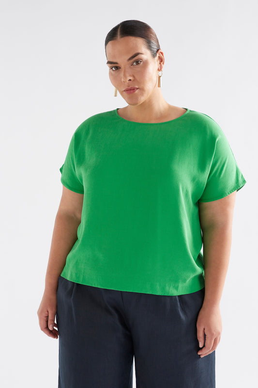 Olyck Round Neck Cap Sleeve Shell Top Model Front Curve | VINE GREEN