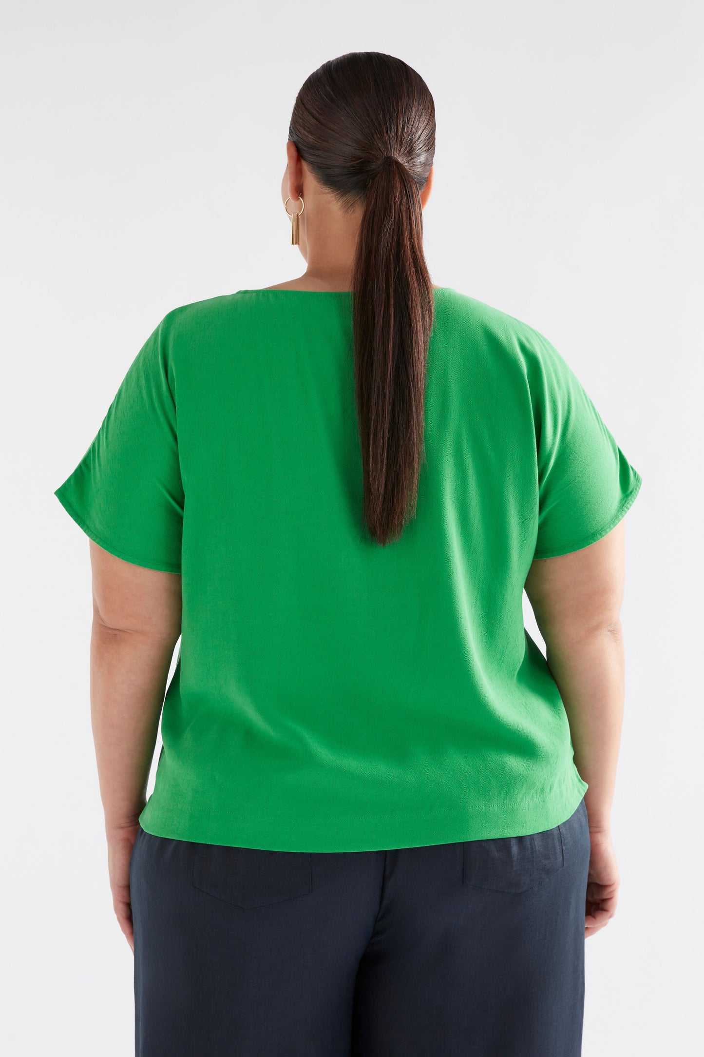 Olyck Round Neck Cap Sleeve Shell Top Model Back Curve | VINE GREEN