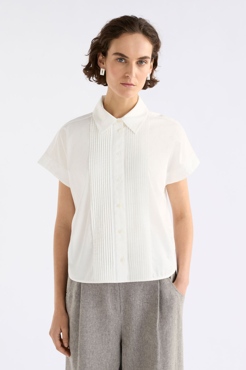 Apres Short Cap Sleeve Organic Cotton Shirt with Pleat Detail Model Front | WHITE