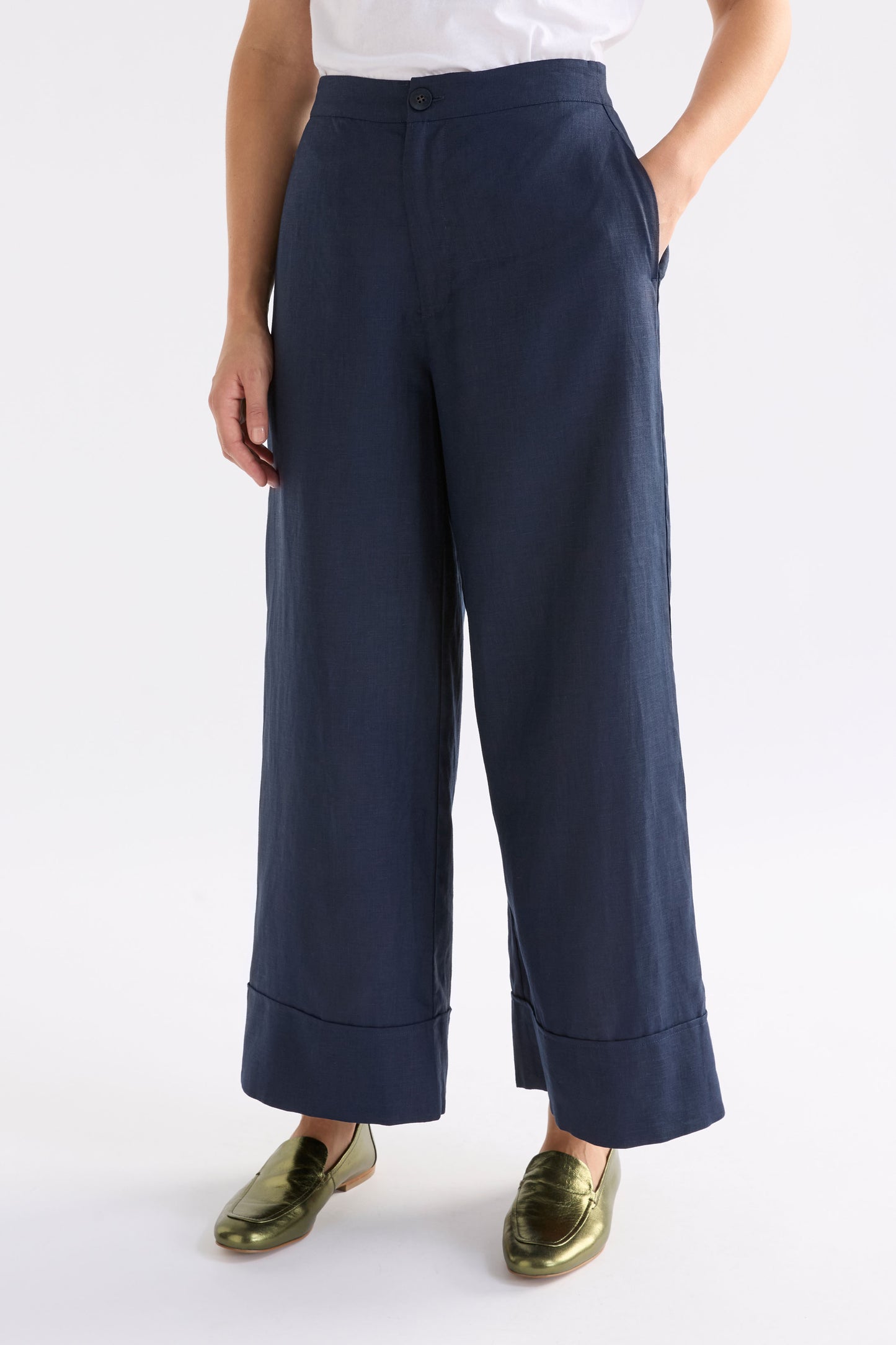 Anneli Light Wide Leg Linen Pant Model Front crop | MOONLIGHT