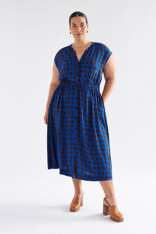 Borgg Cap Sleeve Elastic Waist Print Shirt Dress Model Front Curve | BLUE WAVE PRINT