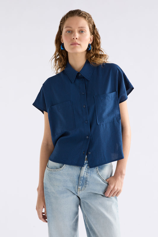 Stolt Seersucker Fine Stripe Cropped Short Sleeve Shirt ELK Model front | MID WASH