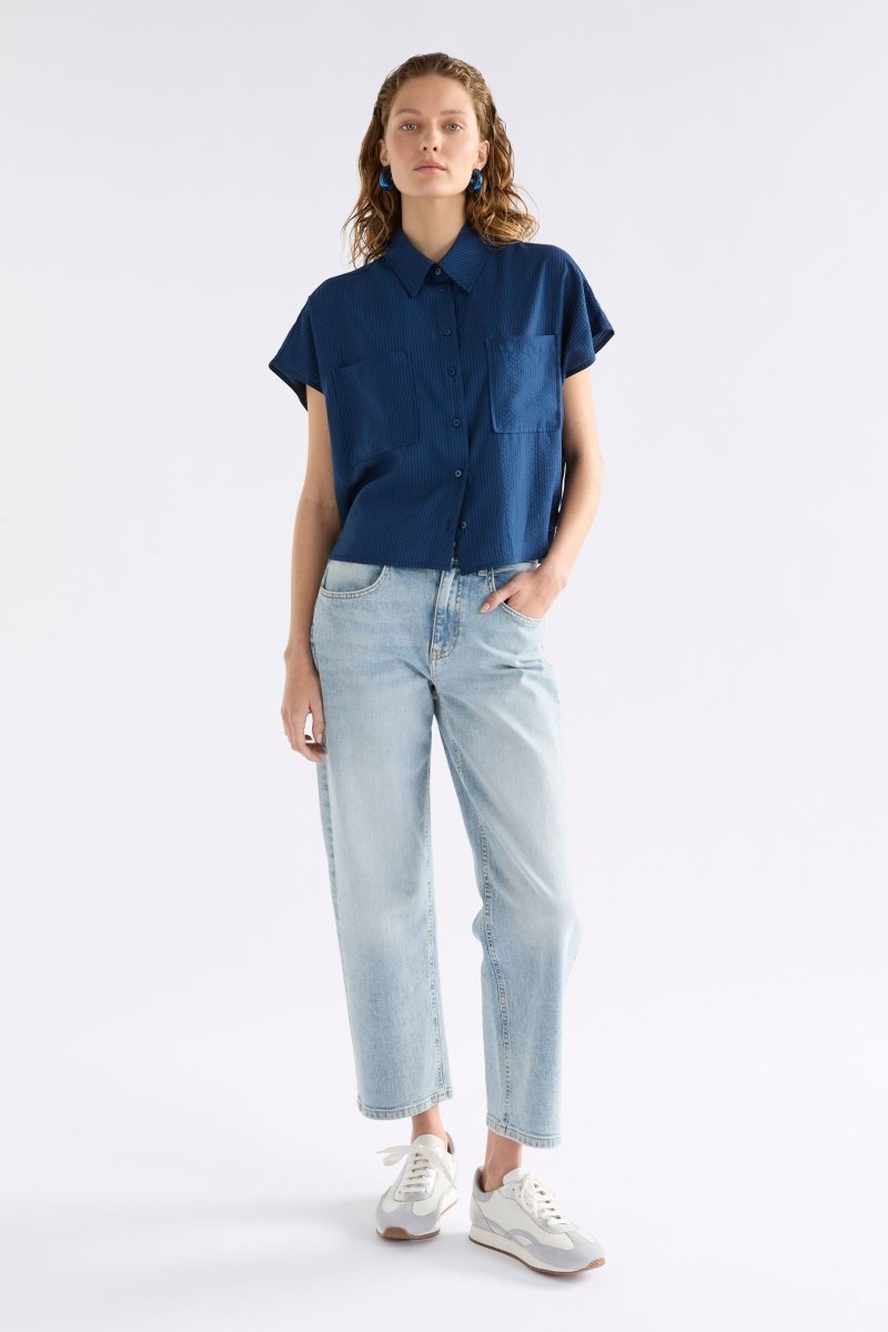 Stolt Seersucker Fine Stripe Cropped Short Sleeve Shirt ELK Model front full body | MID WASH