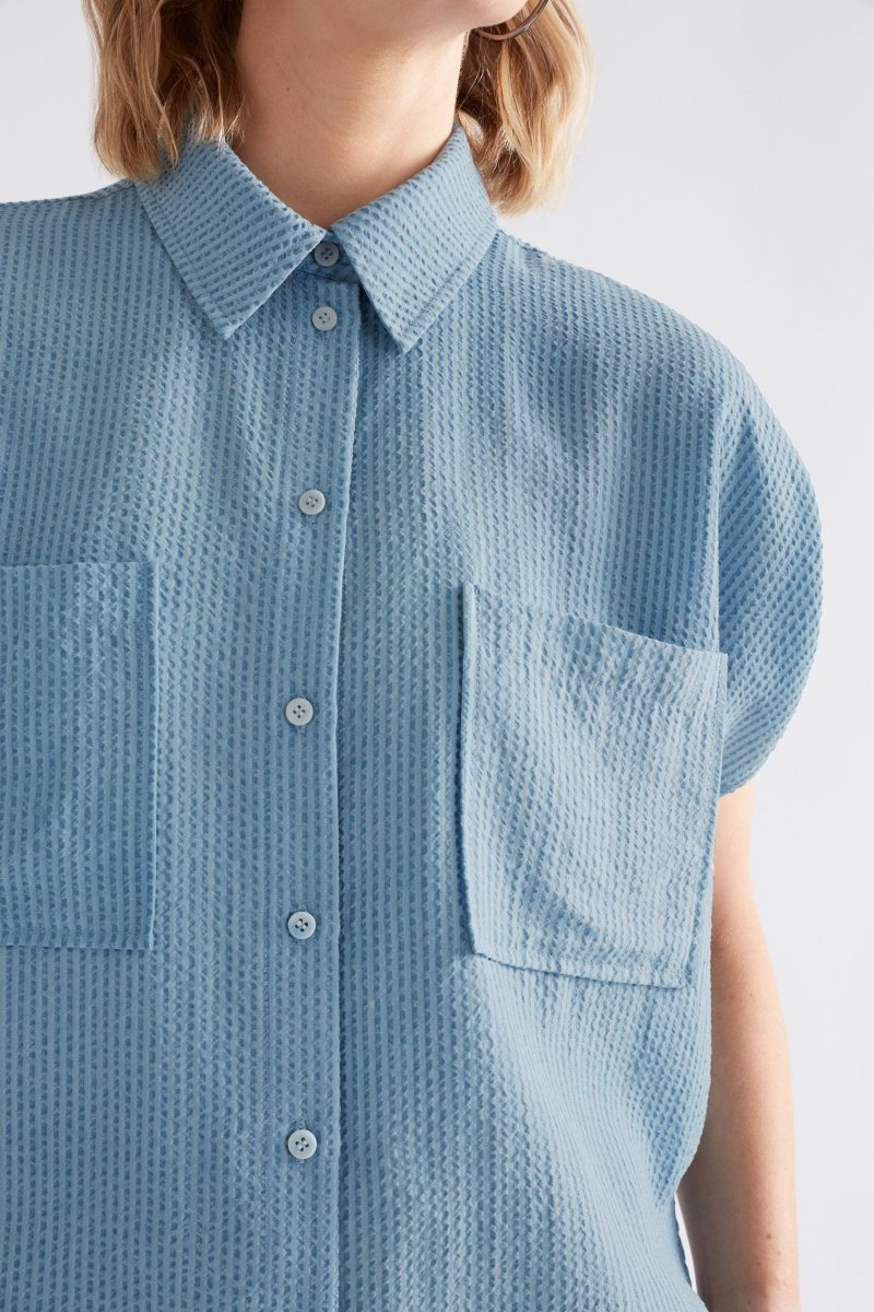 Stolt Seersucker Fine Stripe Cropped Short Sleeve Shirt ELK Model front detail  | LIGHT WASH