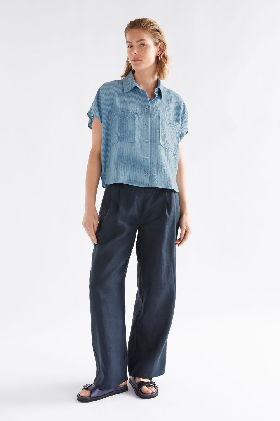 Stolt Seersucker Fine Stripe Cropped Short Sleeve Shirt ELK Model front full body | LIGHT WASH