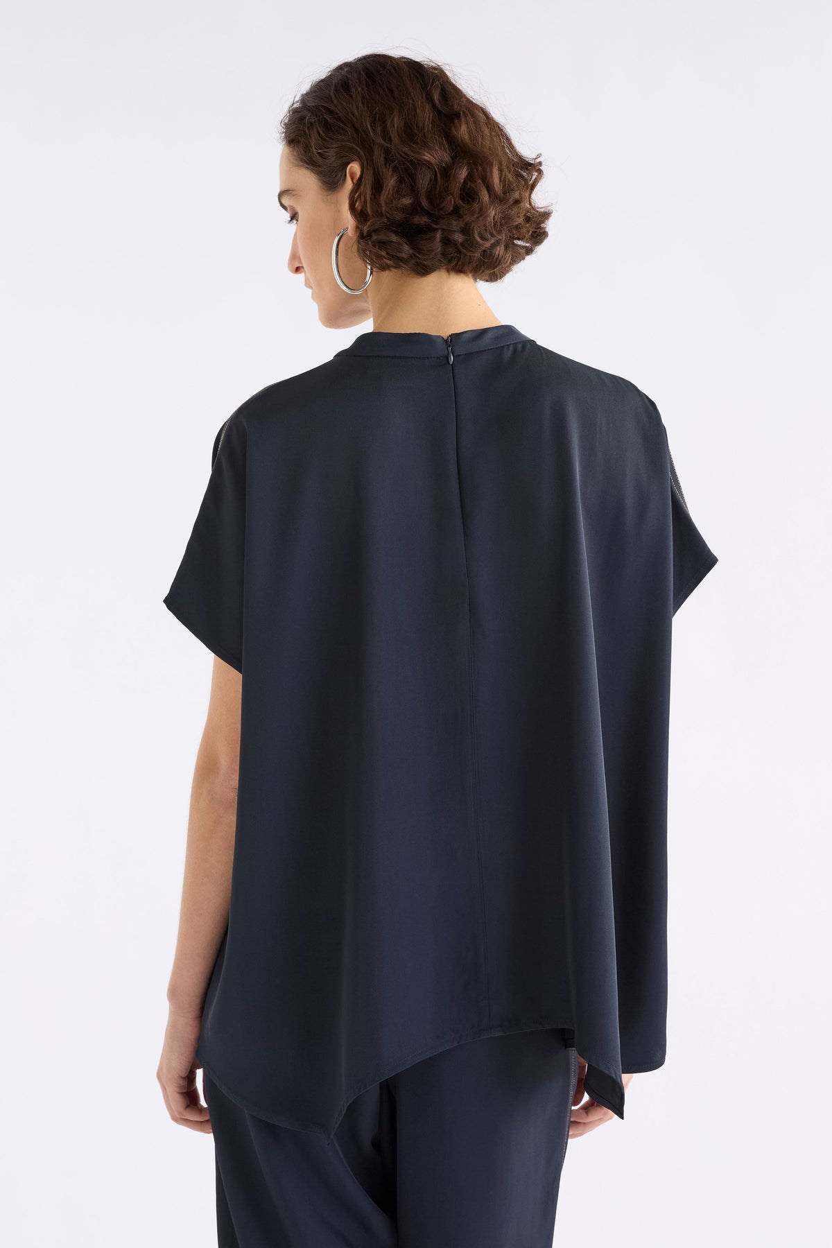 Hullu Relaxed Short Sleeve High Neck Top with Handkerchief Hem Model Back | NAVY