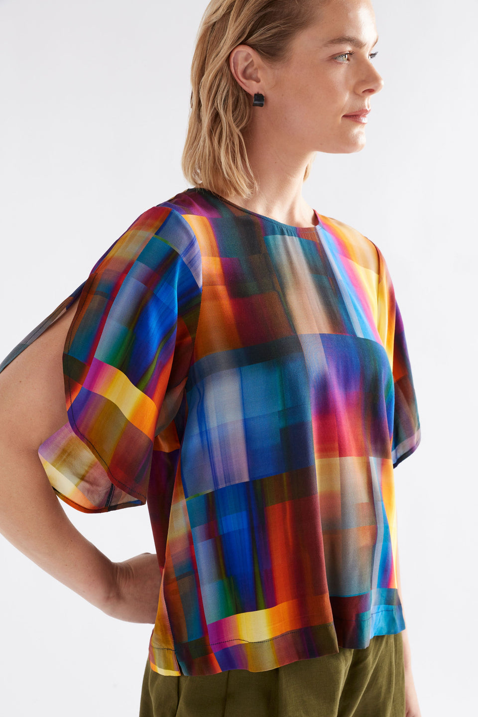 Byde Silk Round Neck Tulip Sleeve Bold Print Top Model Sleeve Detail | EKKO PRINT