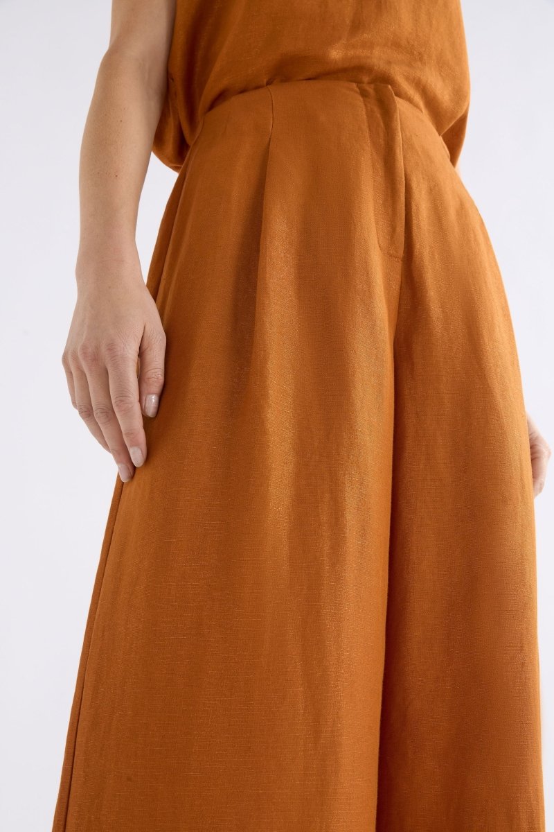 Jopa Copper Metallic High Waisted Wide Leg Linen Pant Model front detail | COPPER