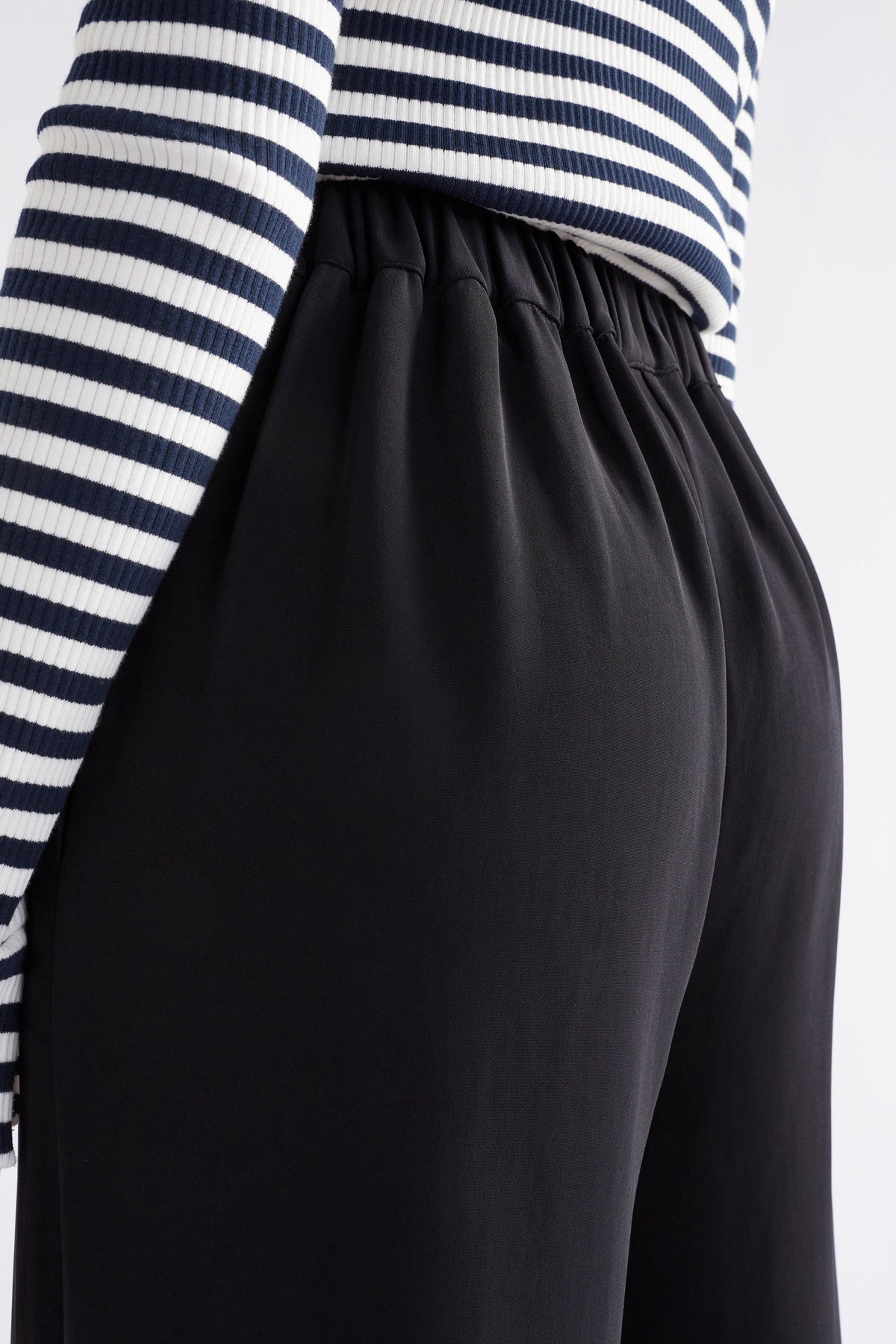 Alden Tailored Jersey Pant Model Back Detail | BLACK
