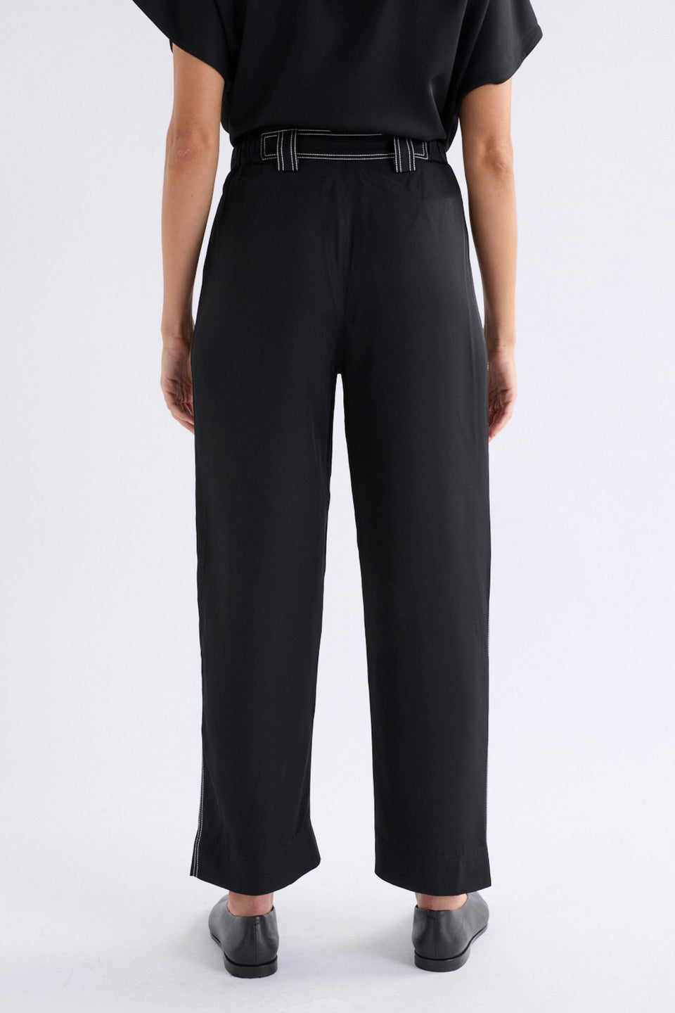 Hullu Mid Rise Contrast Top-Stitch Straight Leg Pant Model back | BLACK