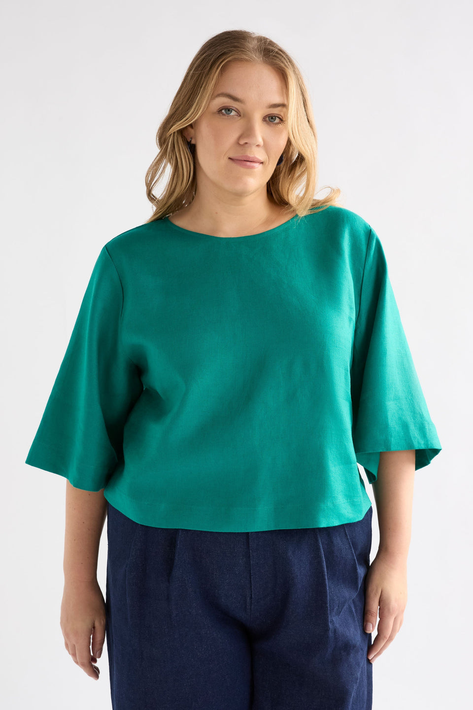Llinen Boxy Elbow Length Sleeve Round Neck Linen Cropped Top Curve Model Front | BRIGHT TEAL