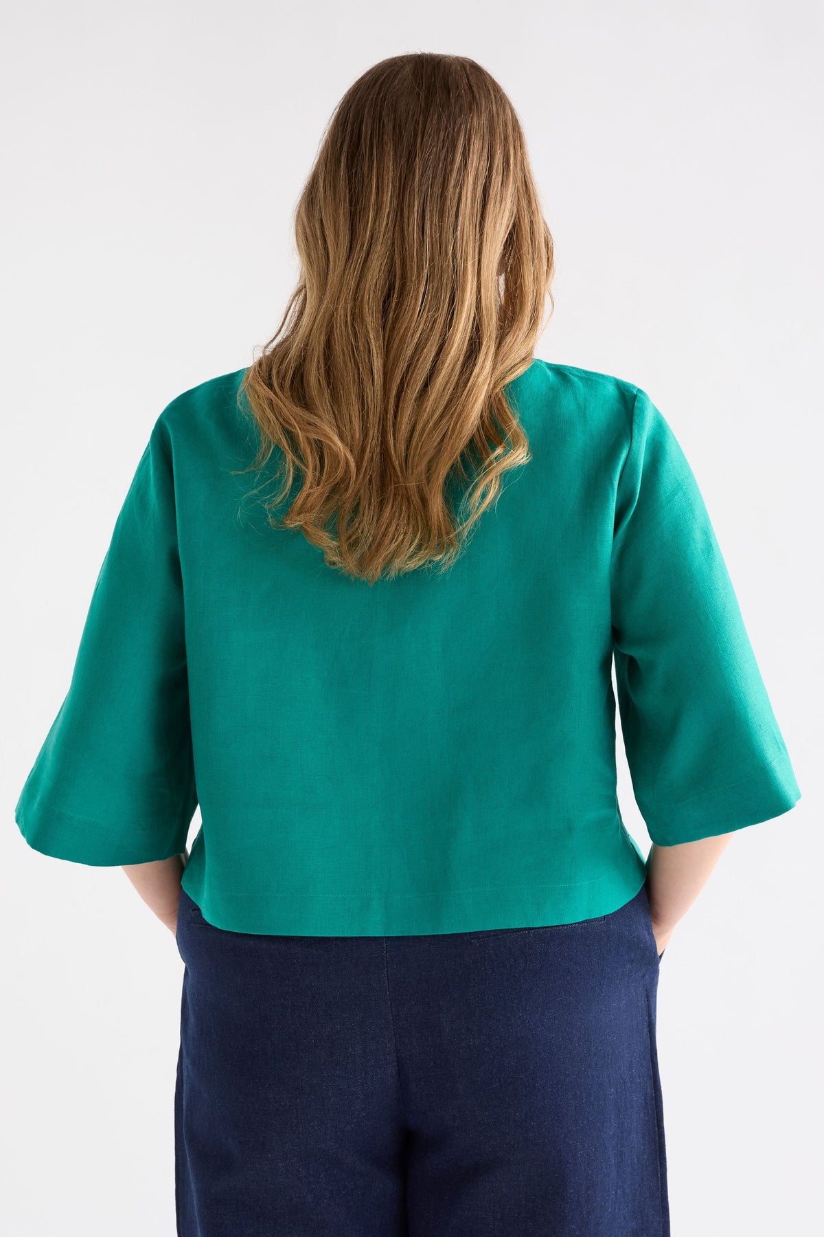Llinen Boxy Elbow Length Sleeve Round Neck Linen Cropped Top Curve Model back | BRIGHT TEAL