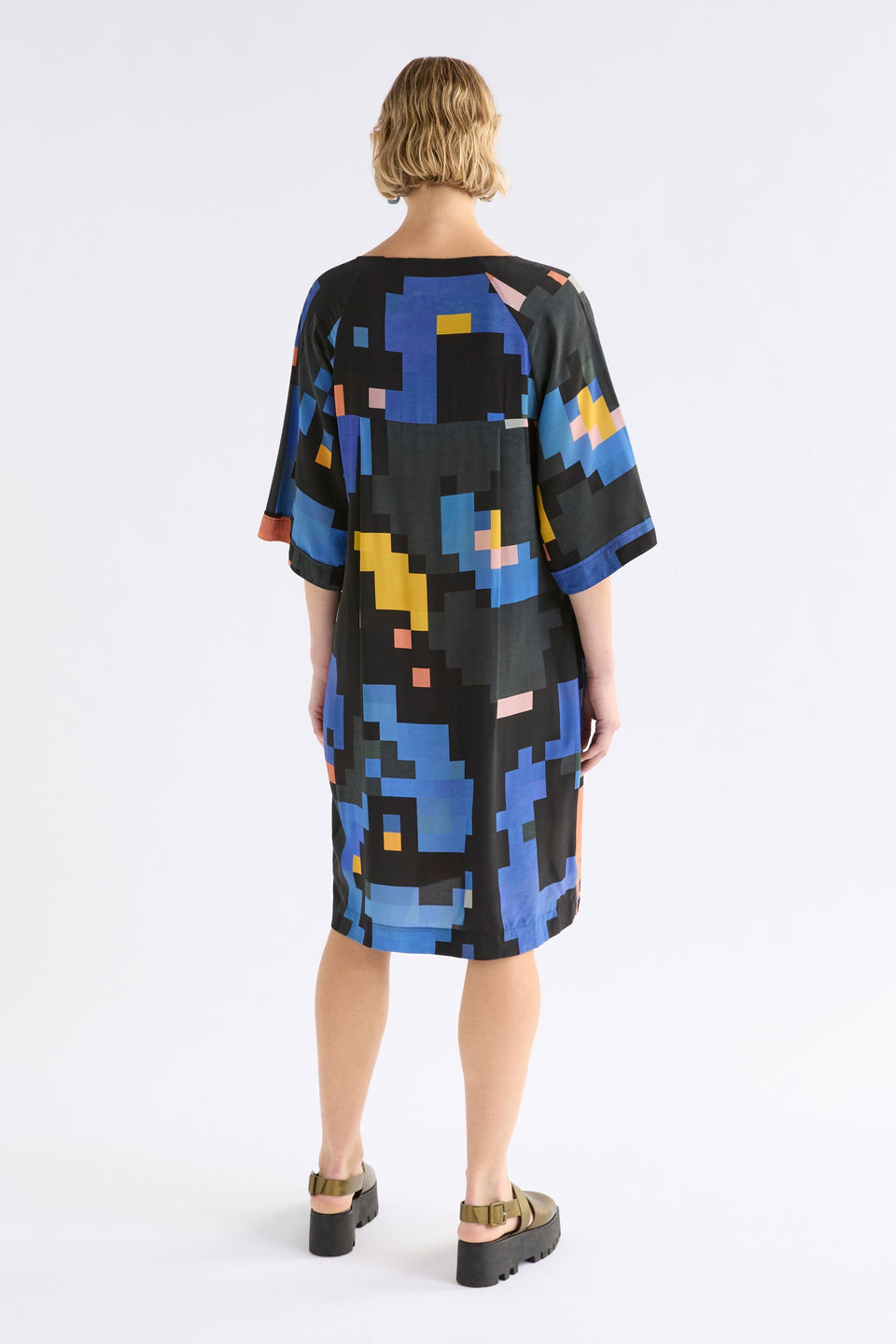 Malo Floaty V-Neck Short Sleeve Print Short Dress Model Back | LUCENT PRINT