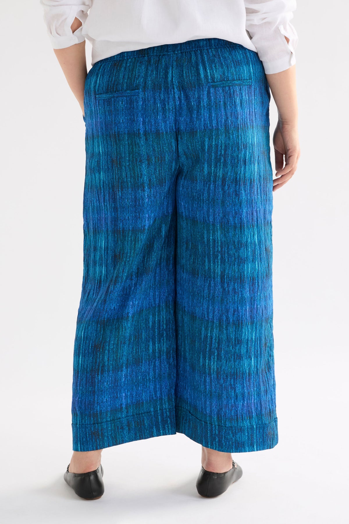 Vaalli Pant on Curve Model | MIKKO PRINT