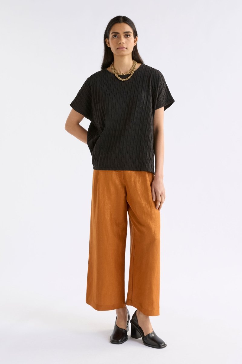 Orta Boxy Textured bubble Jersey Organic Cotton Tee Model front full Body | BLACK