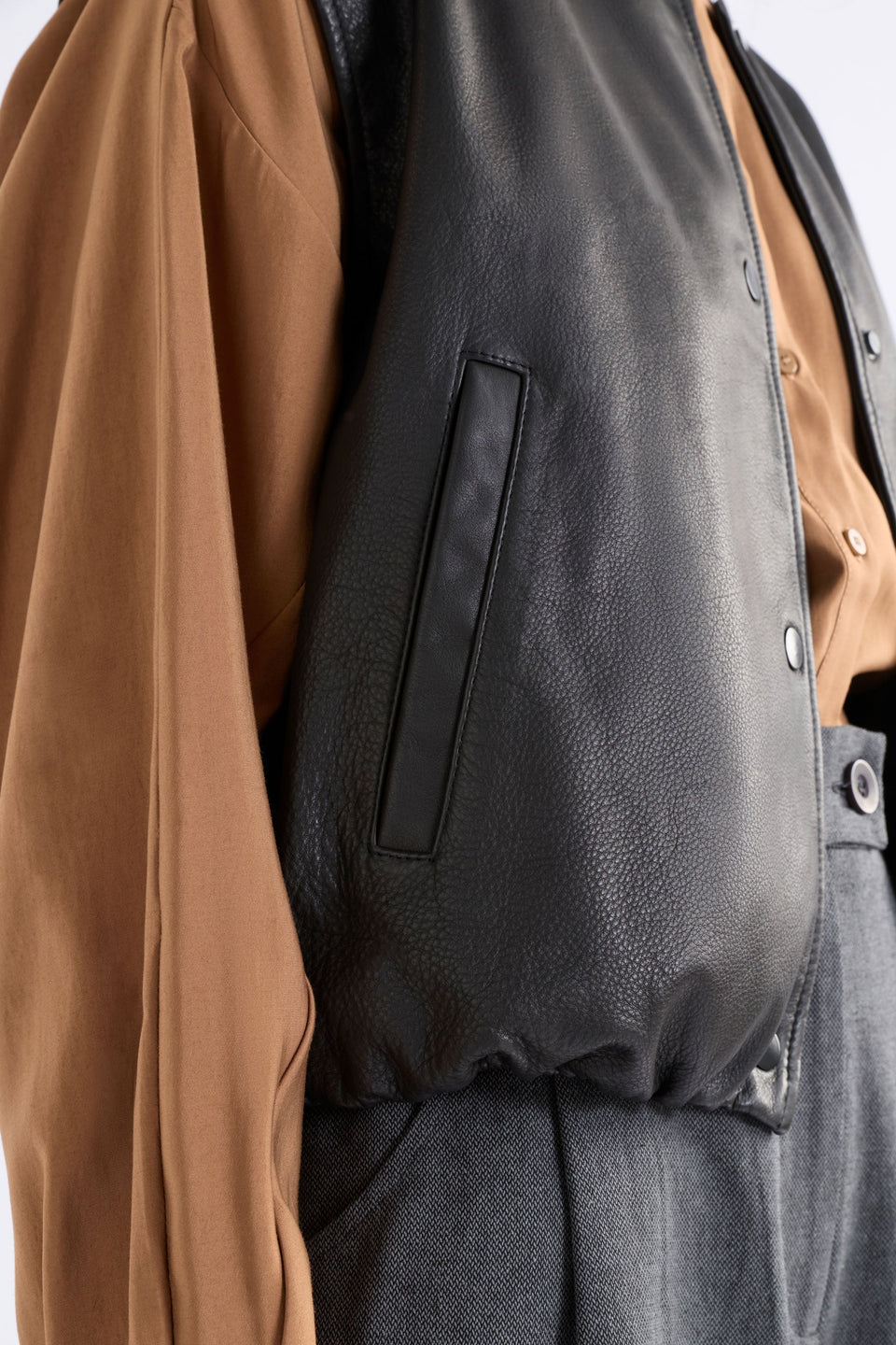 Striind Vest Jackets - ELK | BLACK
