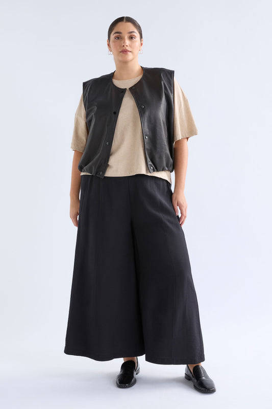 Striind Vest Jackets - ELK | BLACK