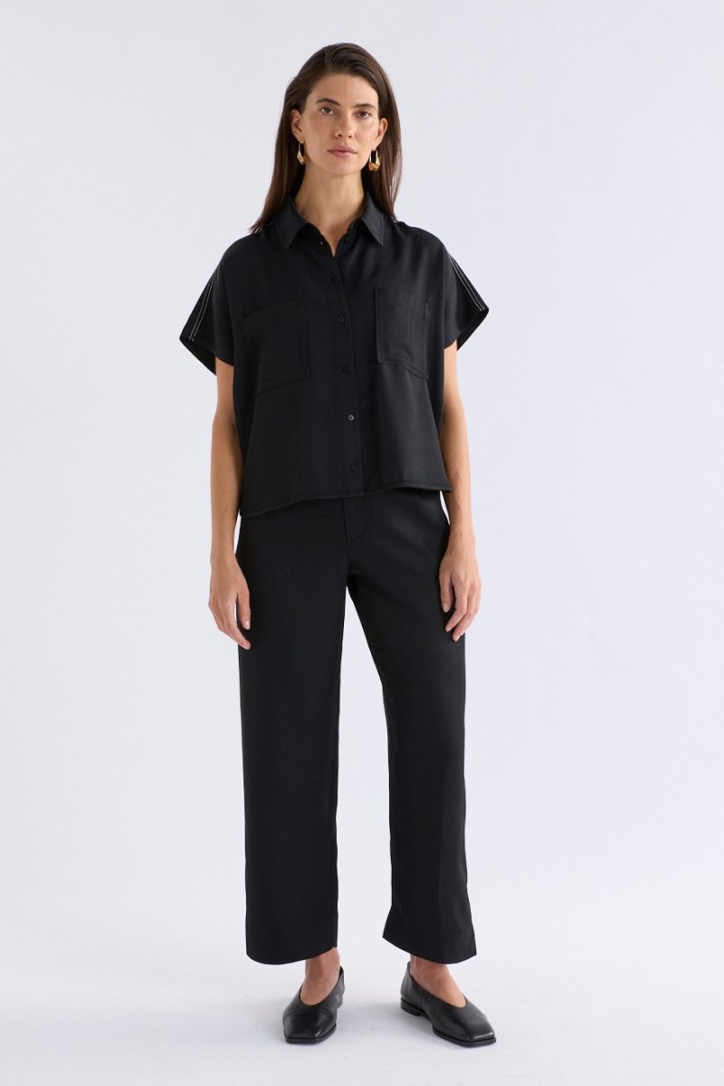 Beton Cropped Short Sleeve Contrast Top Stitch Shirt Model Front full Length | BLACK
