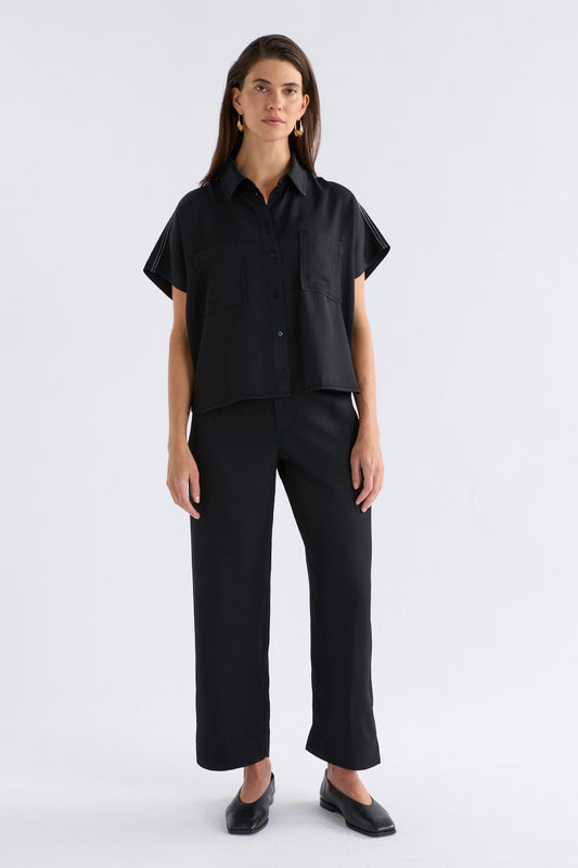 Beton Cropped Short Sleeve Contrast Top Stitch Shirt Model Front full Length | BLACK