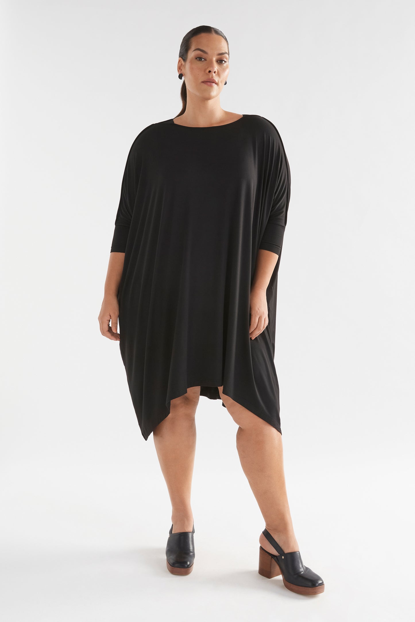 Wide Stretch Classic Jersey Dress Model Front Curve| Black