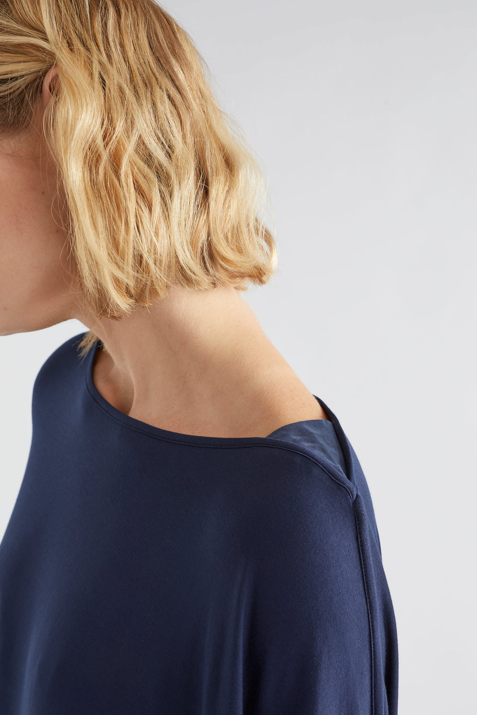 Wide Stretch Classic Jersey Dress Model detail | Navy