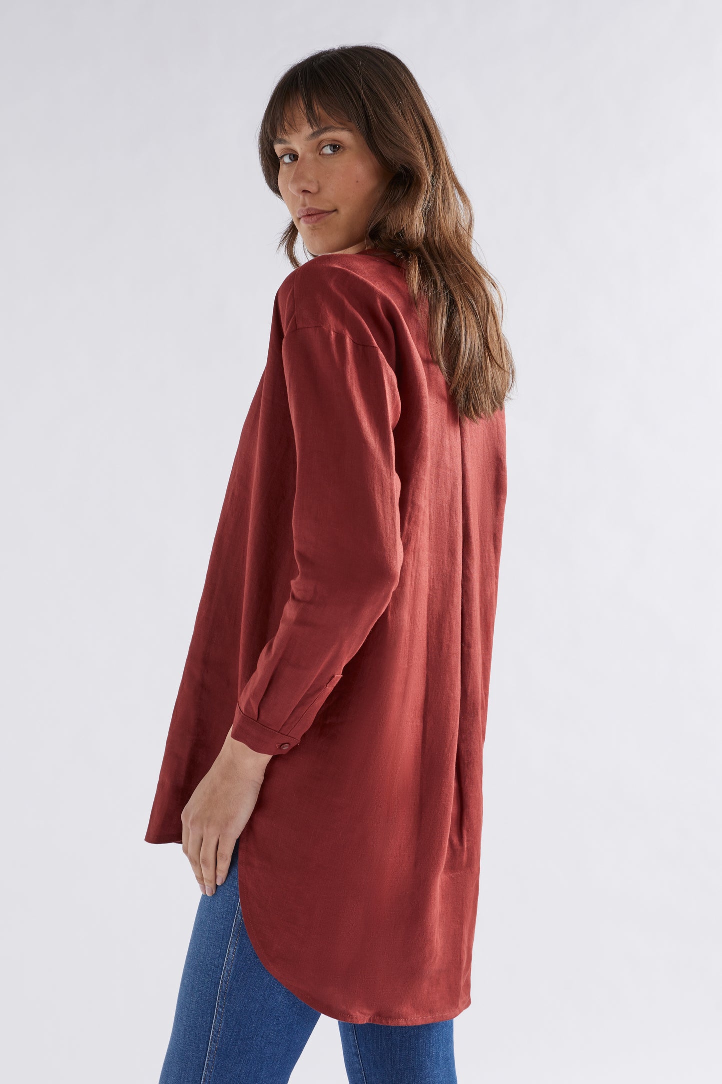 Yenna French Linen Shirt Model Side Back | PAPRIKA