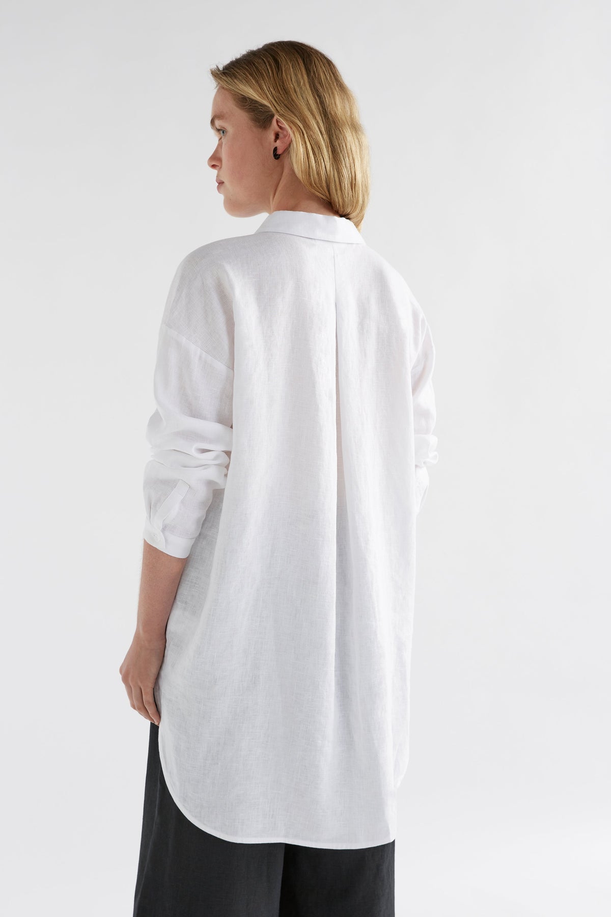 Yenna French Linen Shirt Model Back  | WHITE