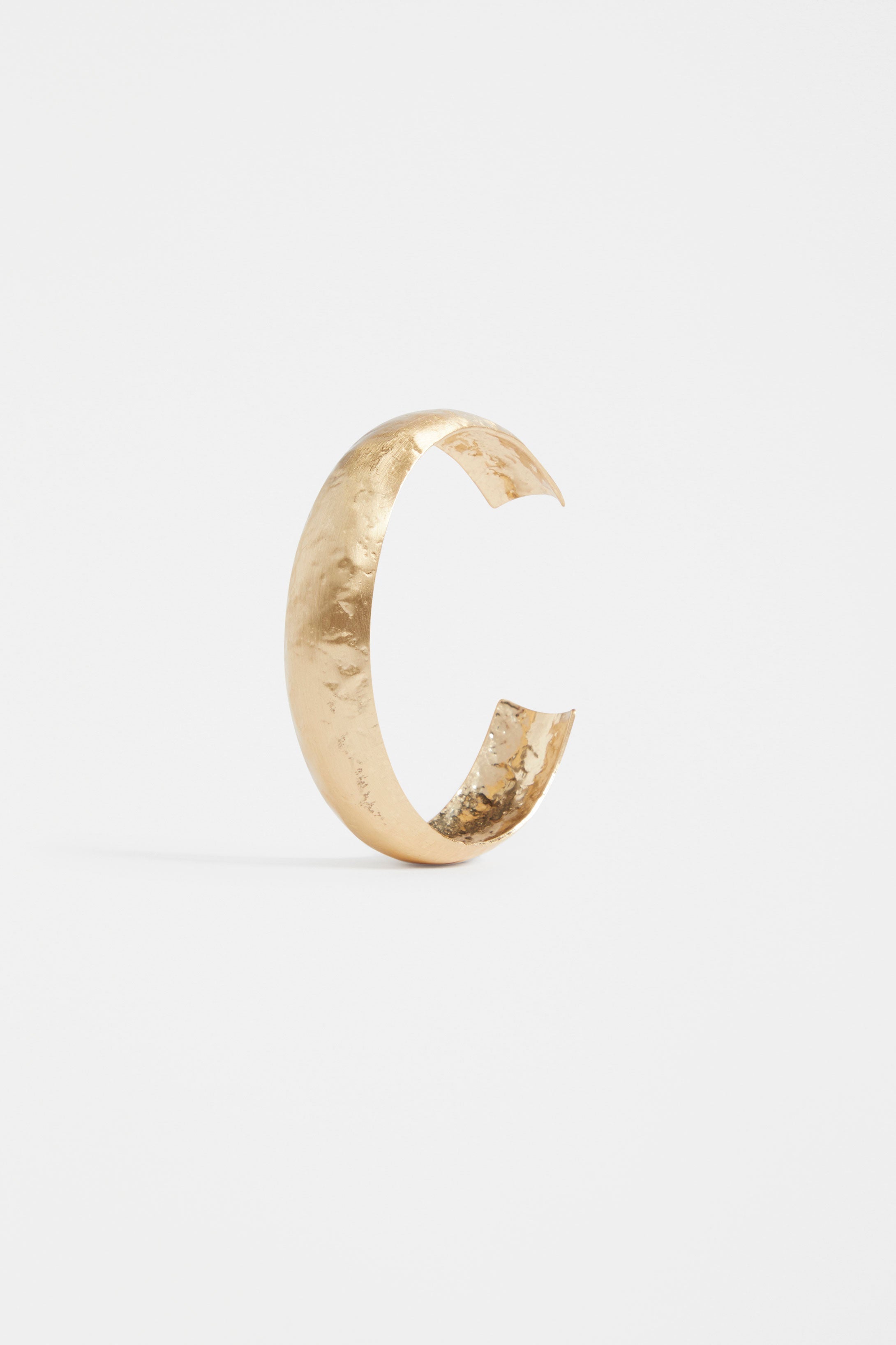 Gild Hammered Texture Thin Cuff Bangle | GOLD