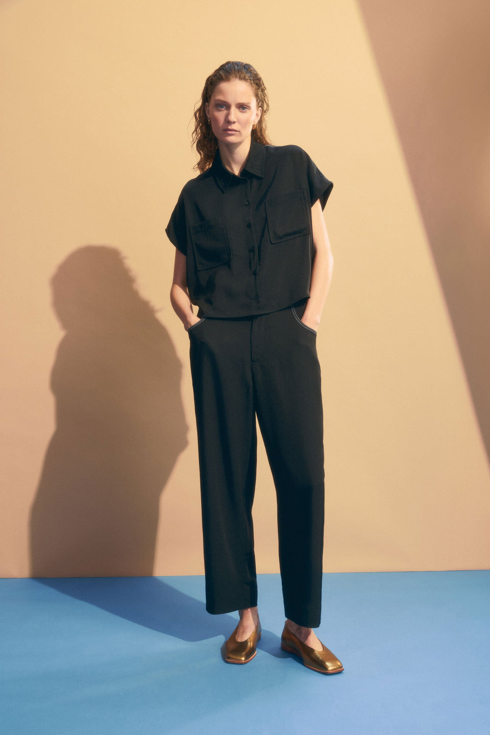 Hullu Mid Rise Contrast Top-Stitch Straight Leg Pant campaign Model Front | BLACK