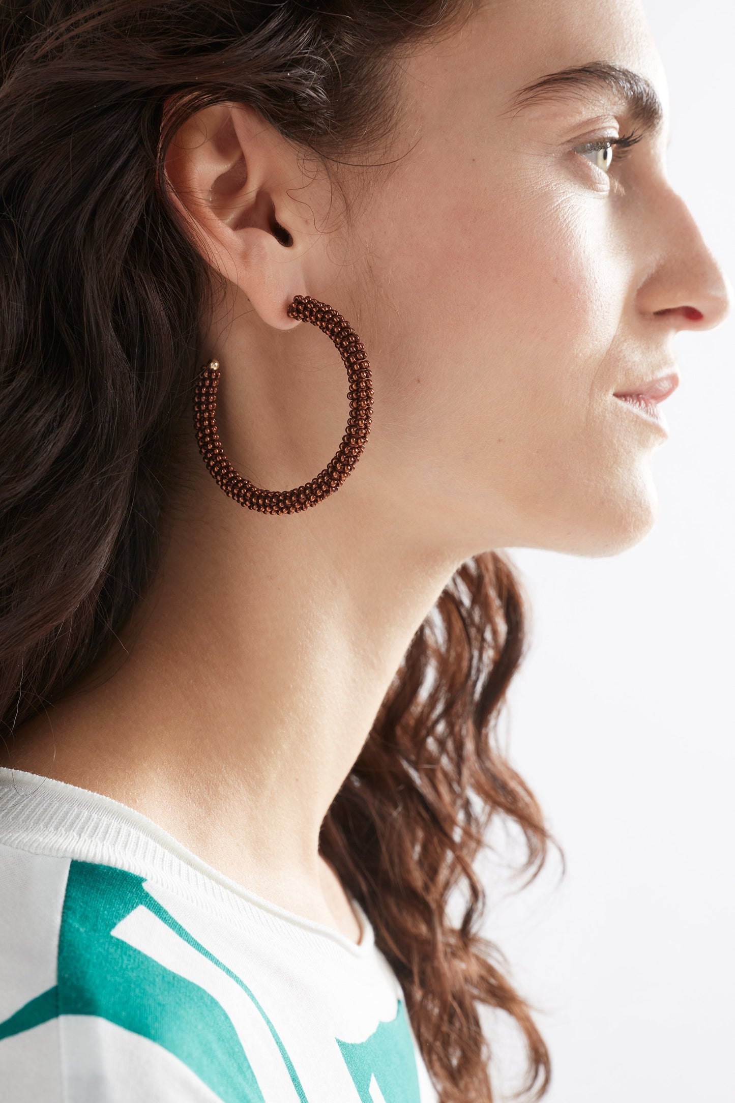 Kolle Beaded Hoop Earring Model | BRONZE
