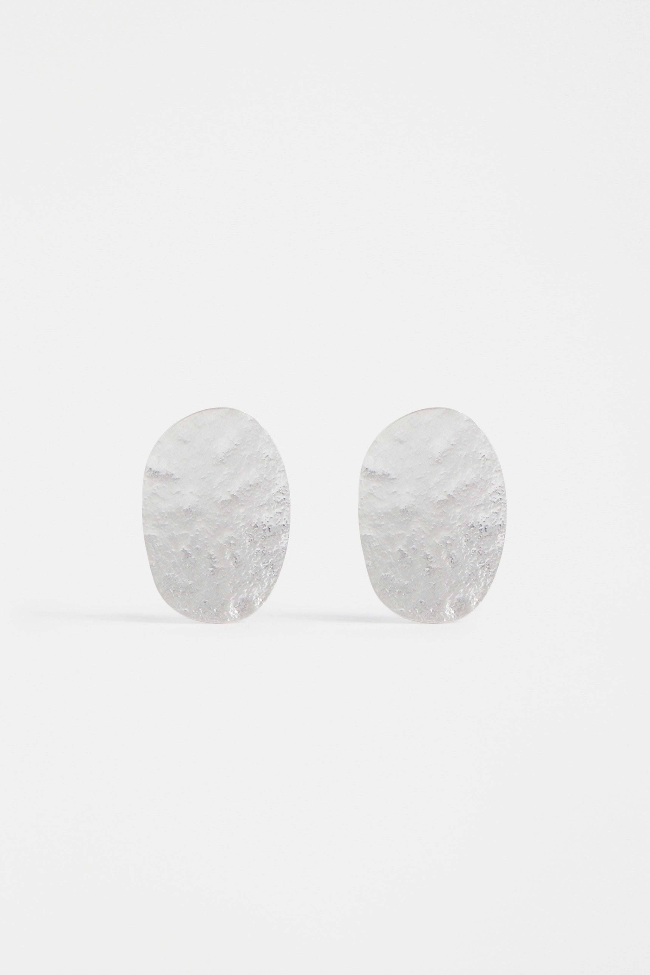 Gild Hammered Texture Oval Disc Stud Earring | SILVER