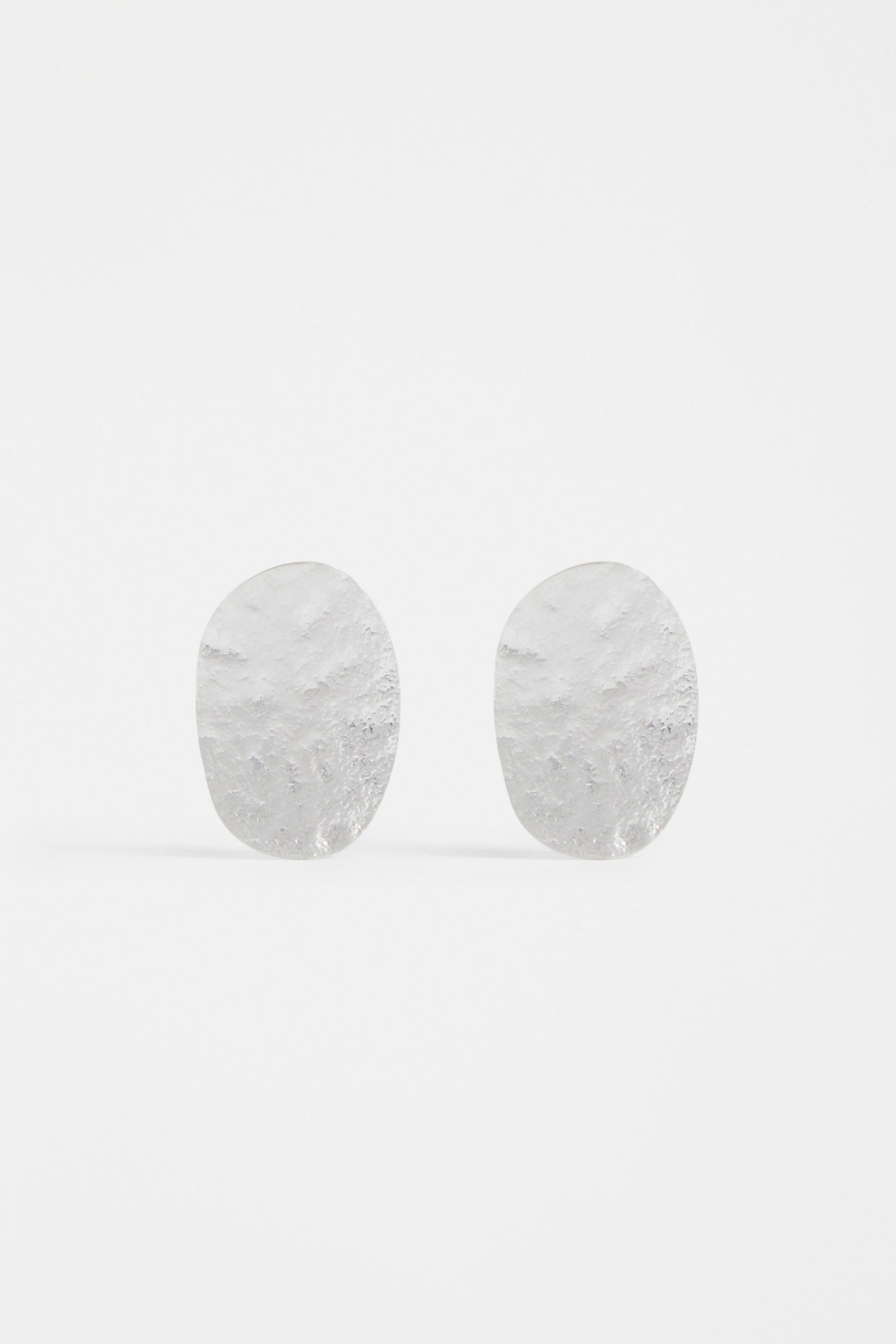 Gild Hammered Texture Oval Disc Stud Earring | SILVER