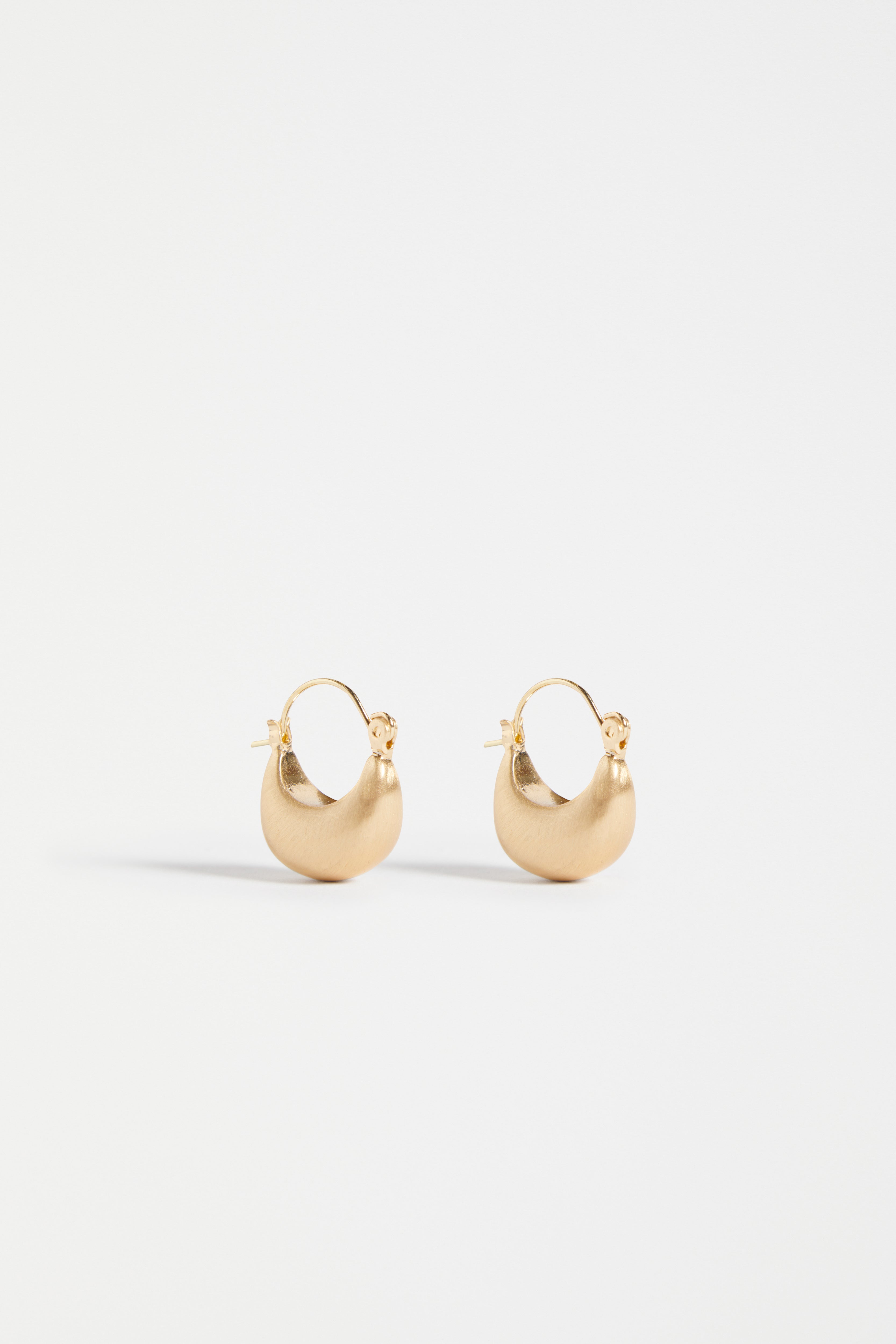 Ellik Short Hoop Crescent Earring | GOLD