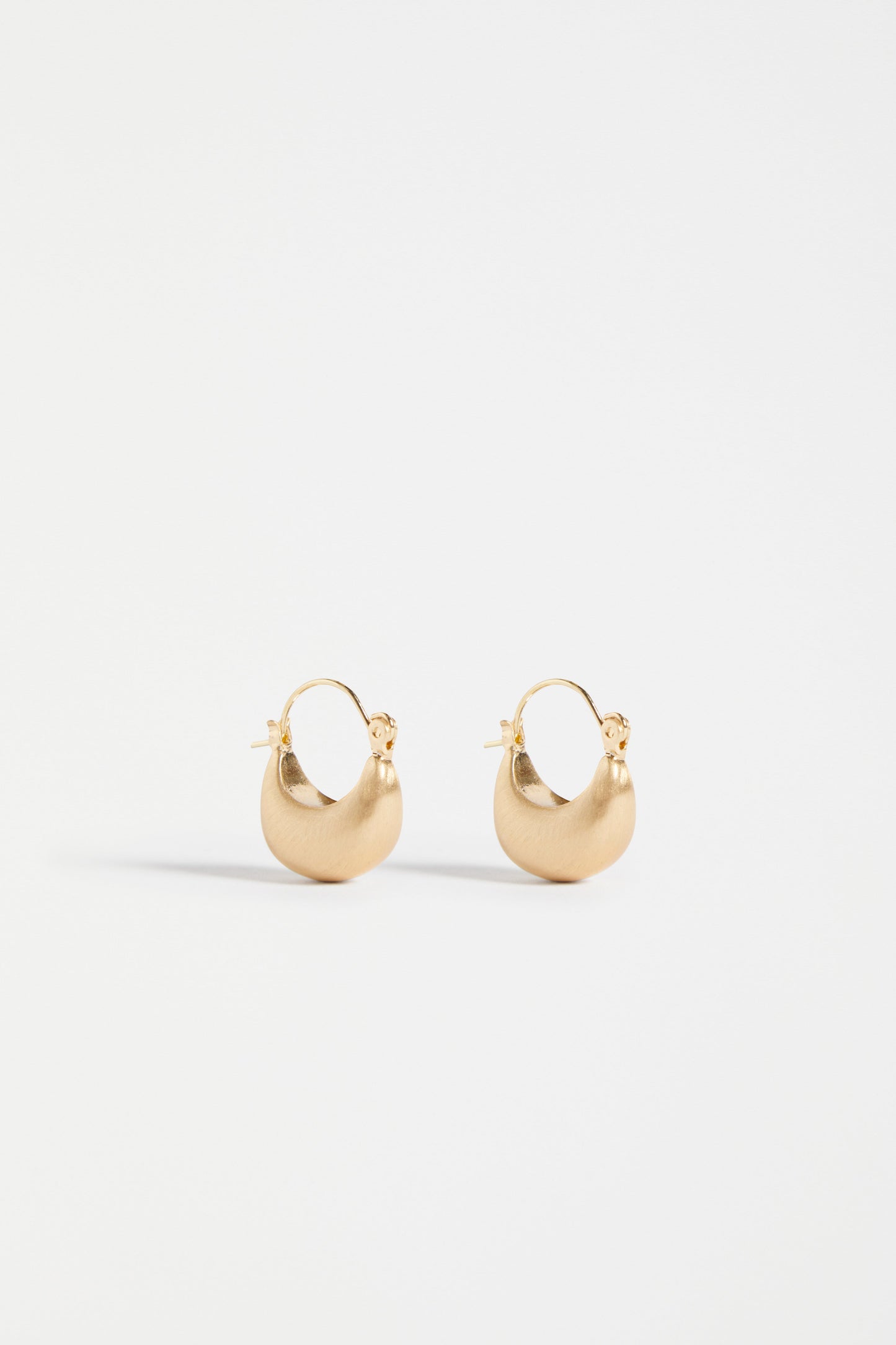 Ellik Short Hoop Crescent Earring | GOLD