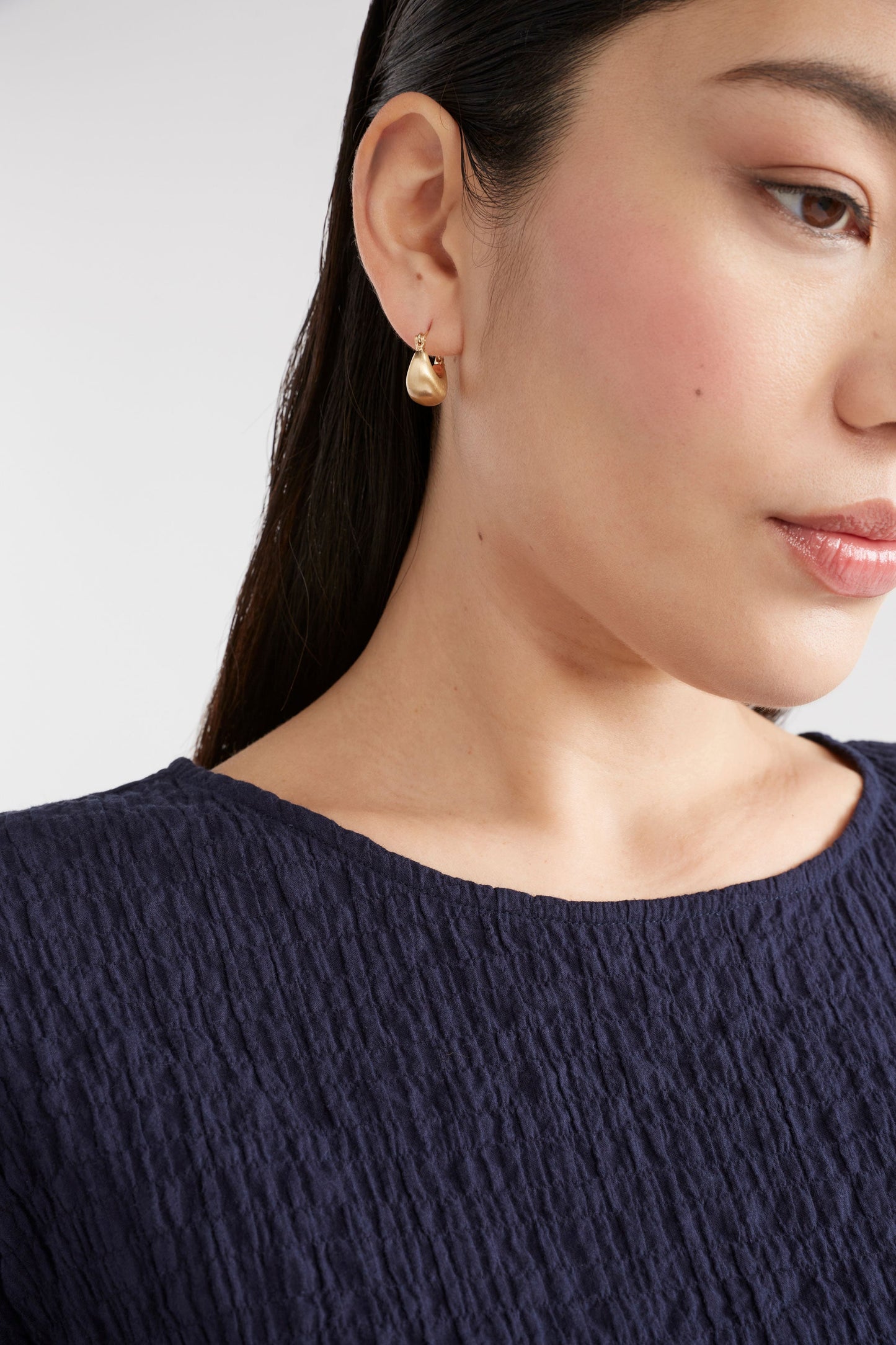 Ellik Short Hoop Crescent Earring model | GOLD