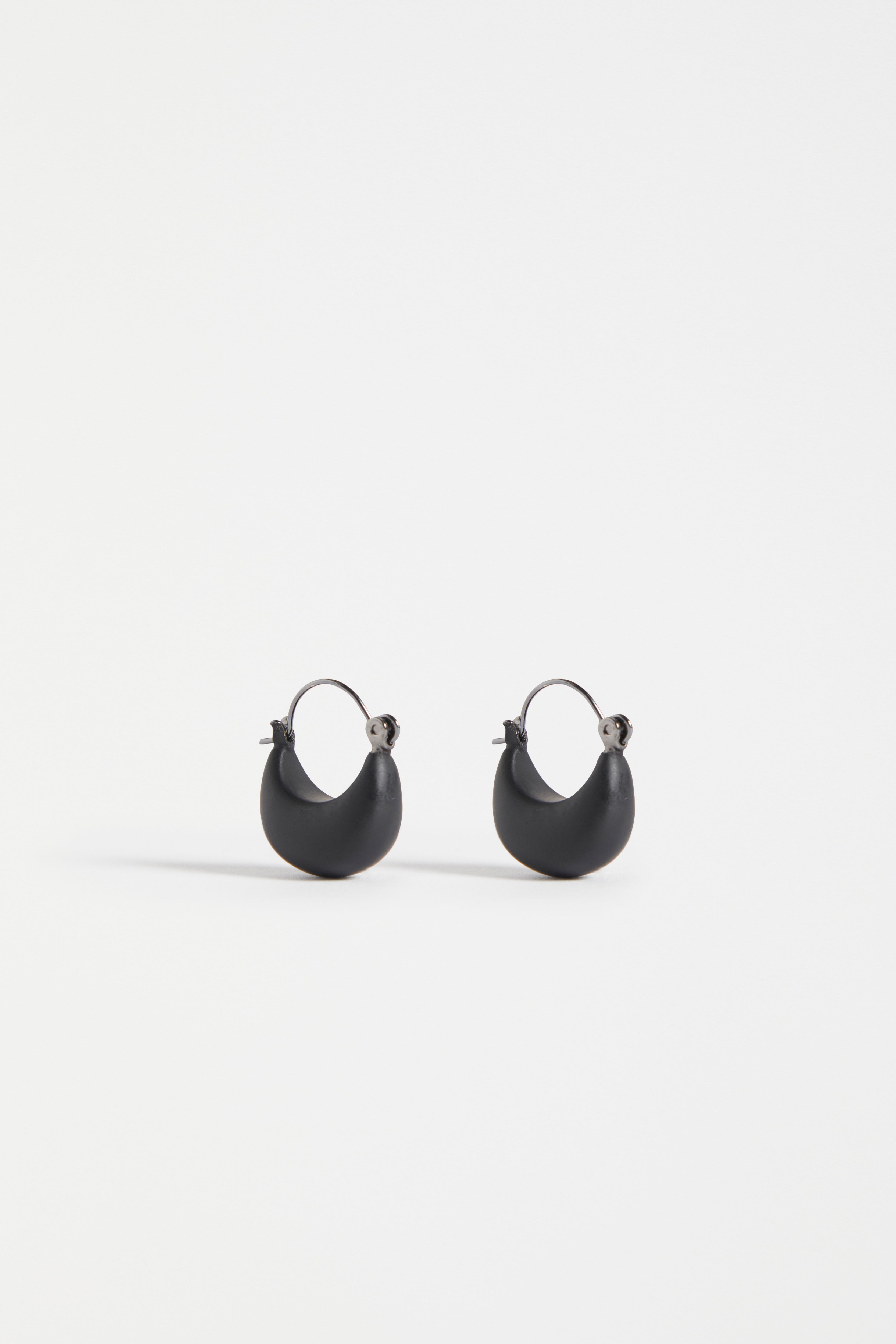 Ellik Short Hoop Crescent Earring | BLACK