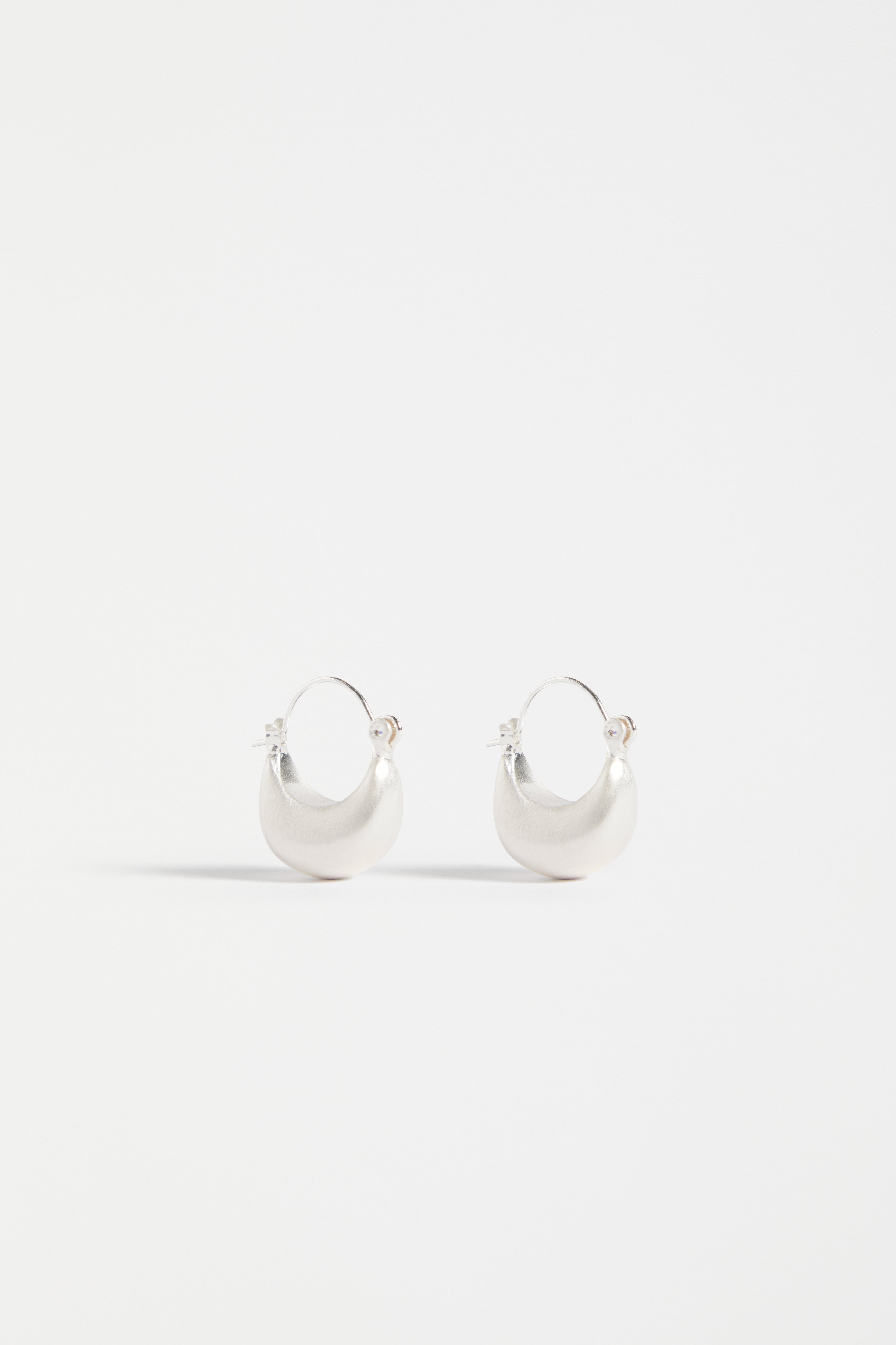 Ellik Short Hoop Crescent Earring | SILVER