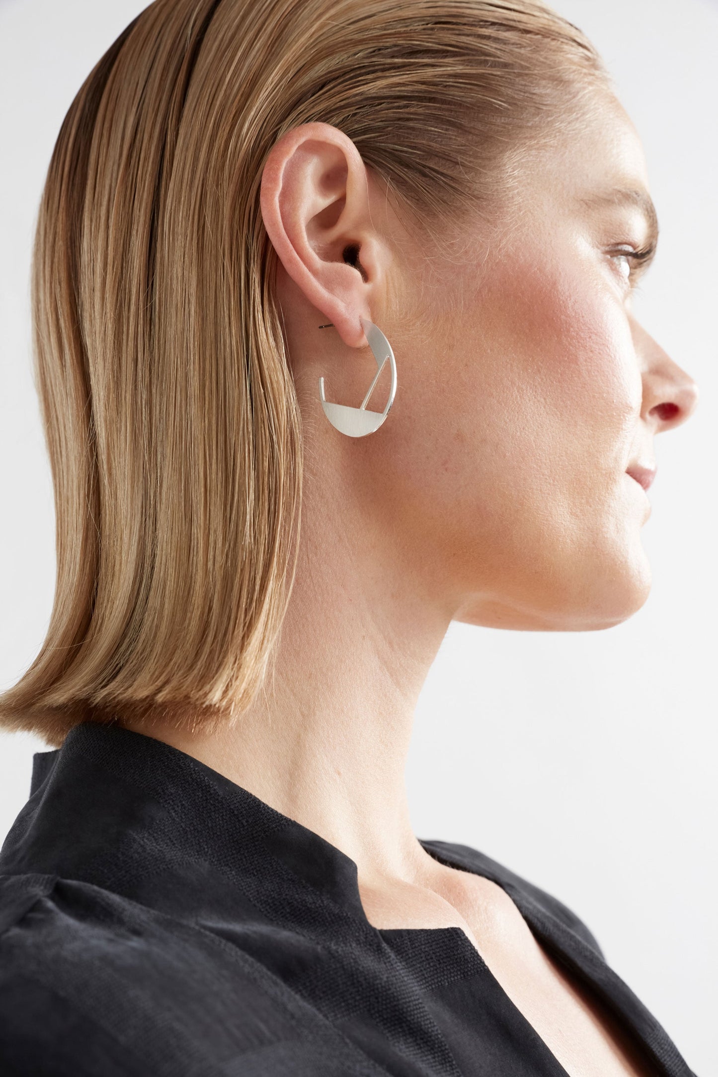 Ellik Geometric Short Hoop Earring Model | SILVER