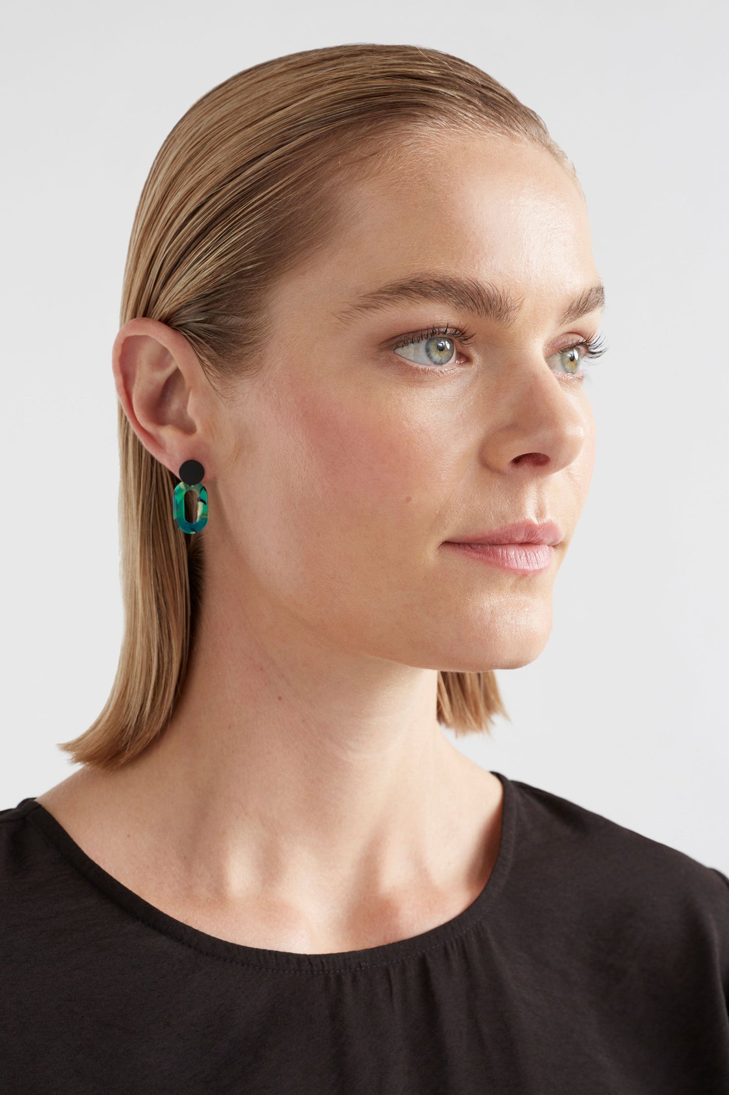 Kea Acetate Small Drop Stud Earring Model | GREEN