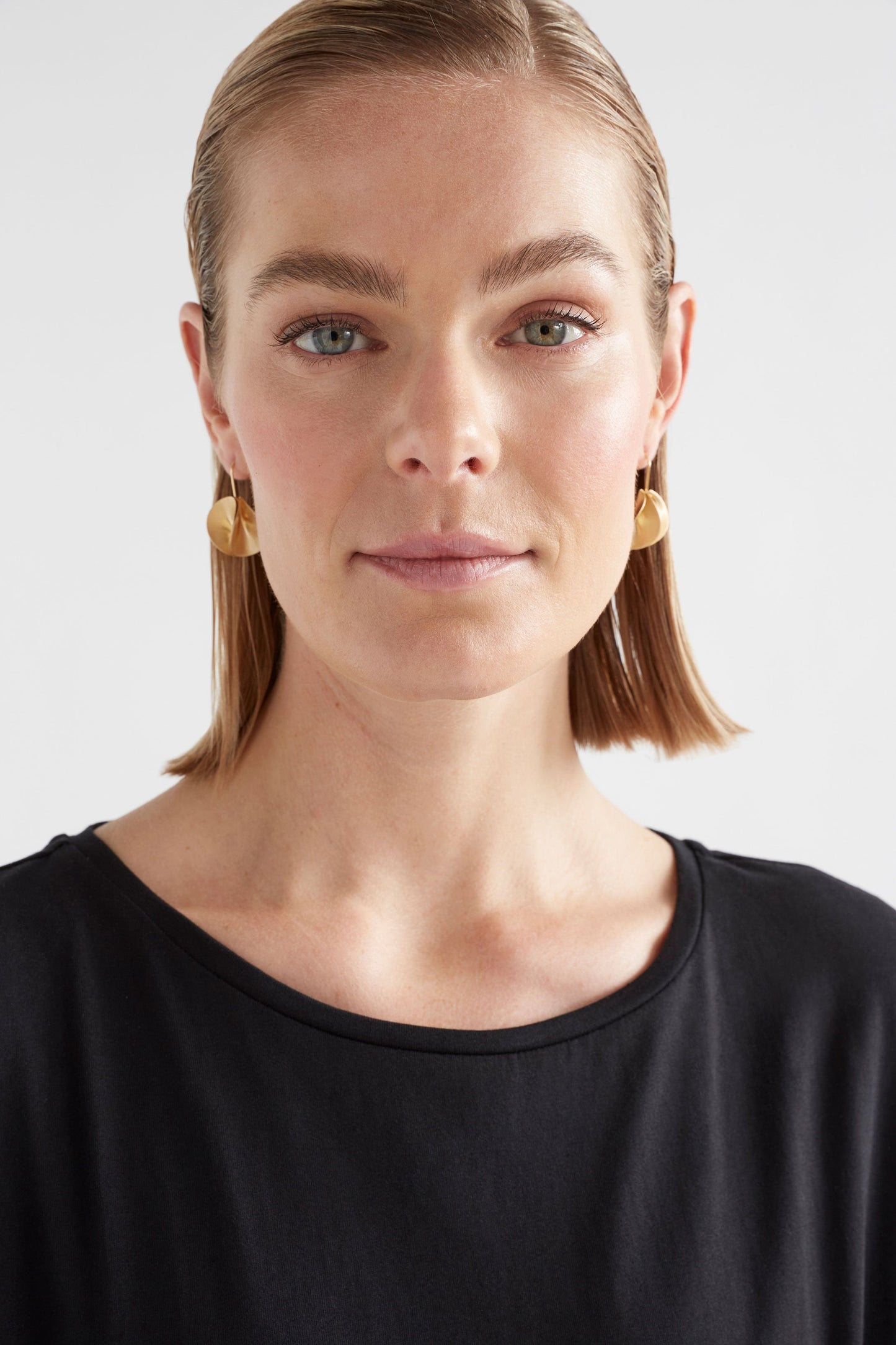 Siita Sculptural Small Drop Earring model front | GOLD