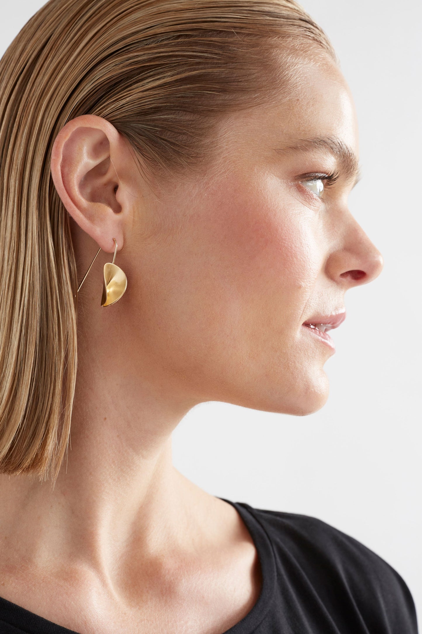 Siita Sculptural Small Drop Earring  Model Side | GOLD