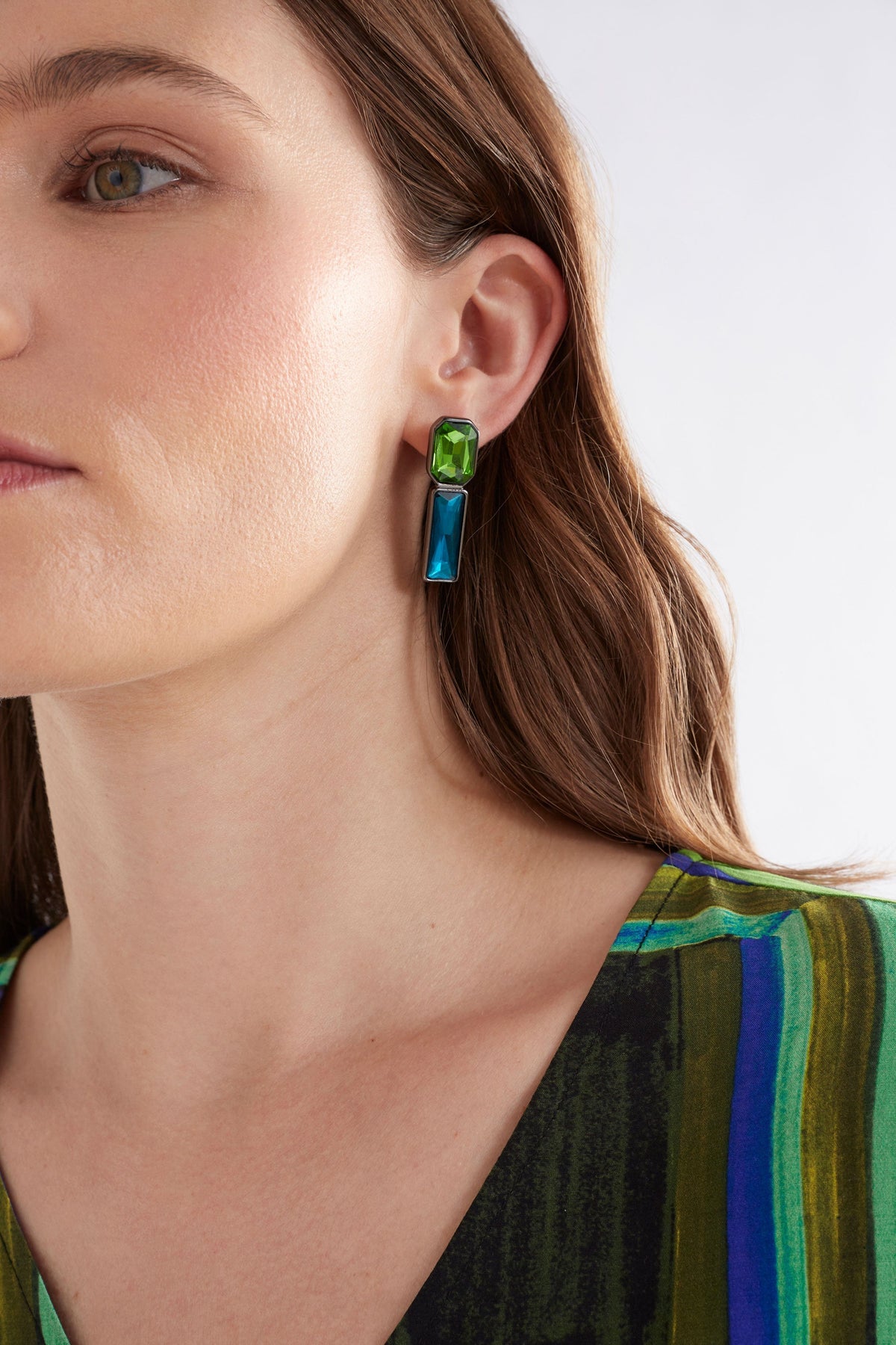 Juvel Glass Gem Asymmetric Stud Earring Model crop | PINK BERRY